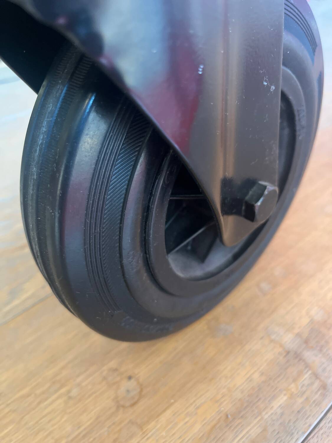 Gae Aulenti coffee table for Fontana Arte, transparent glass top with black cast iron supports, 1980s.