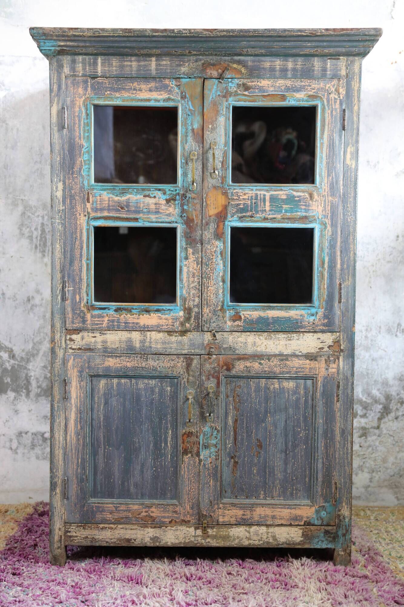 Indian furniture glass cabinet, 4 doors 2 shelves