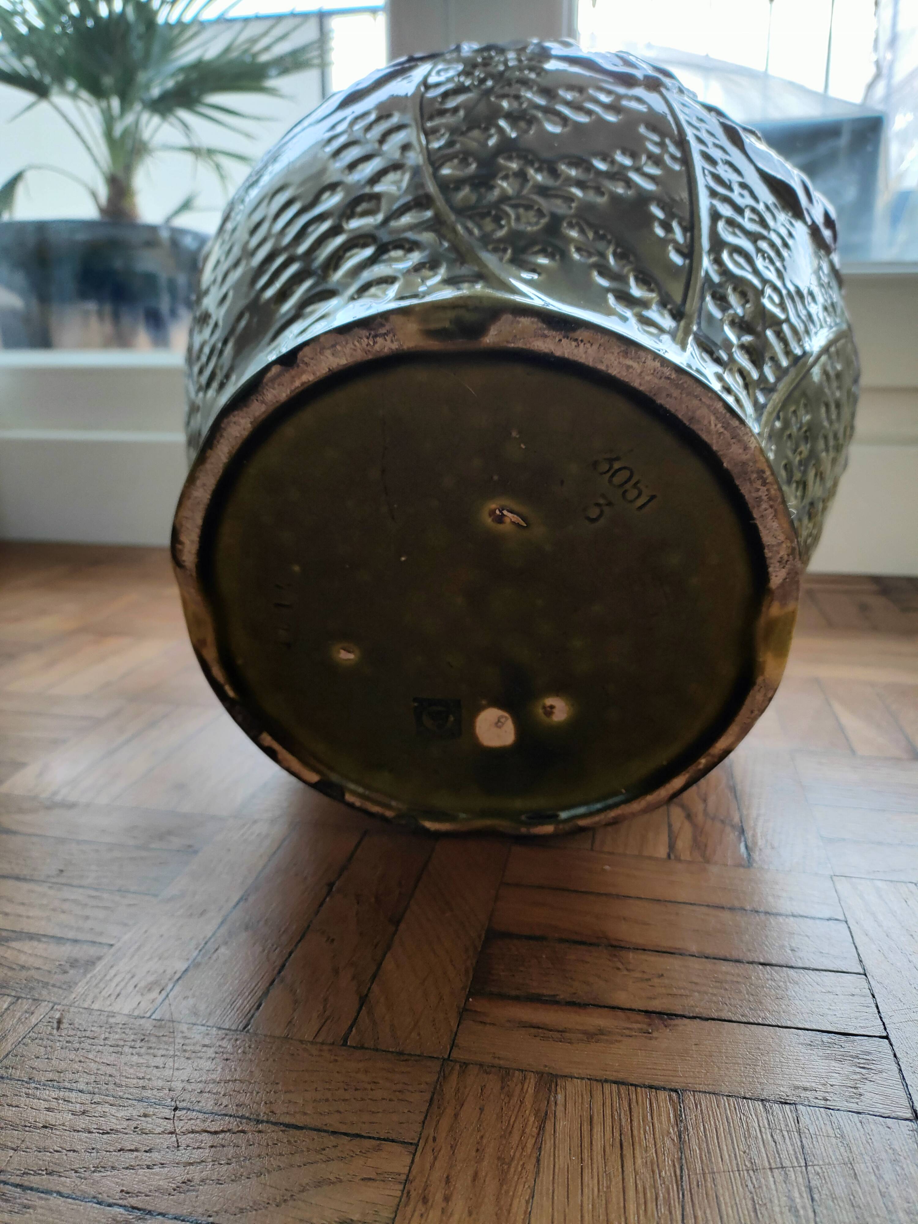 Barbotine pot cover