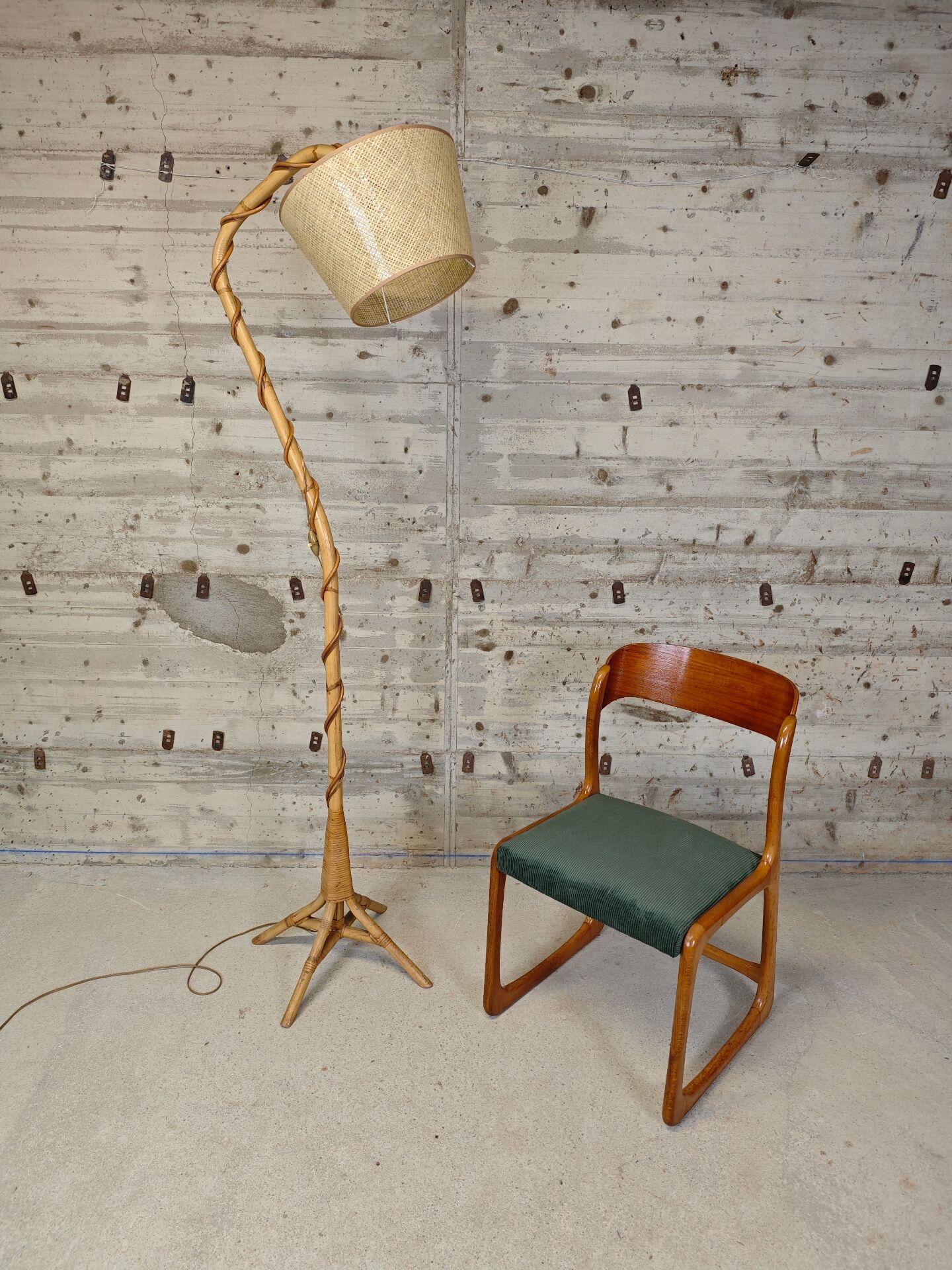 Lampadaire vintage en rotin