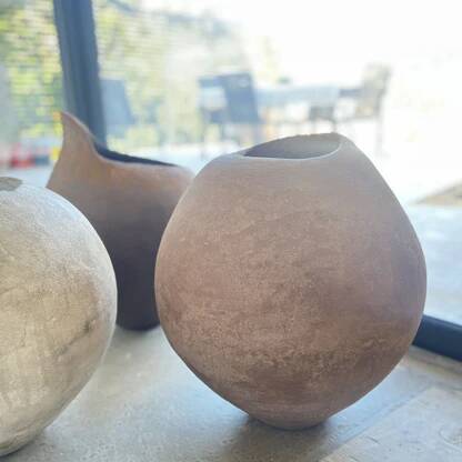 Tate - artisanal pot in mineral cement – Wabi-Sabi style
