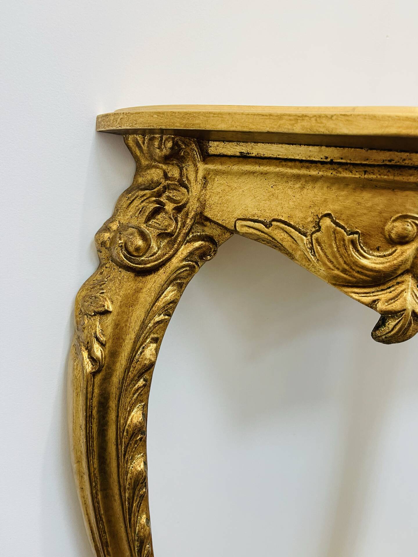 Golden console in Louis XV Rococo style made of resin.