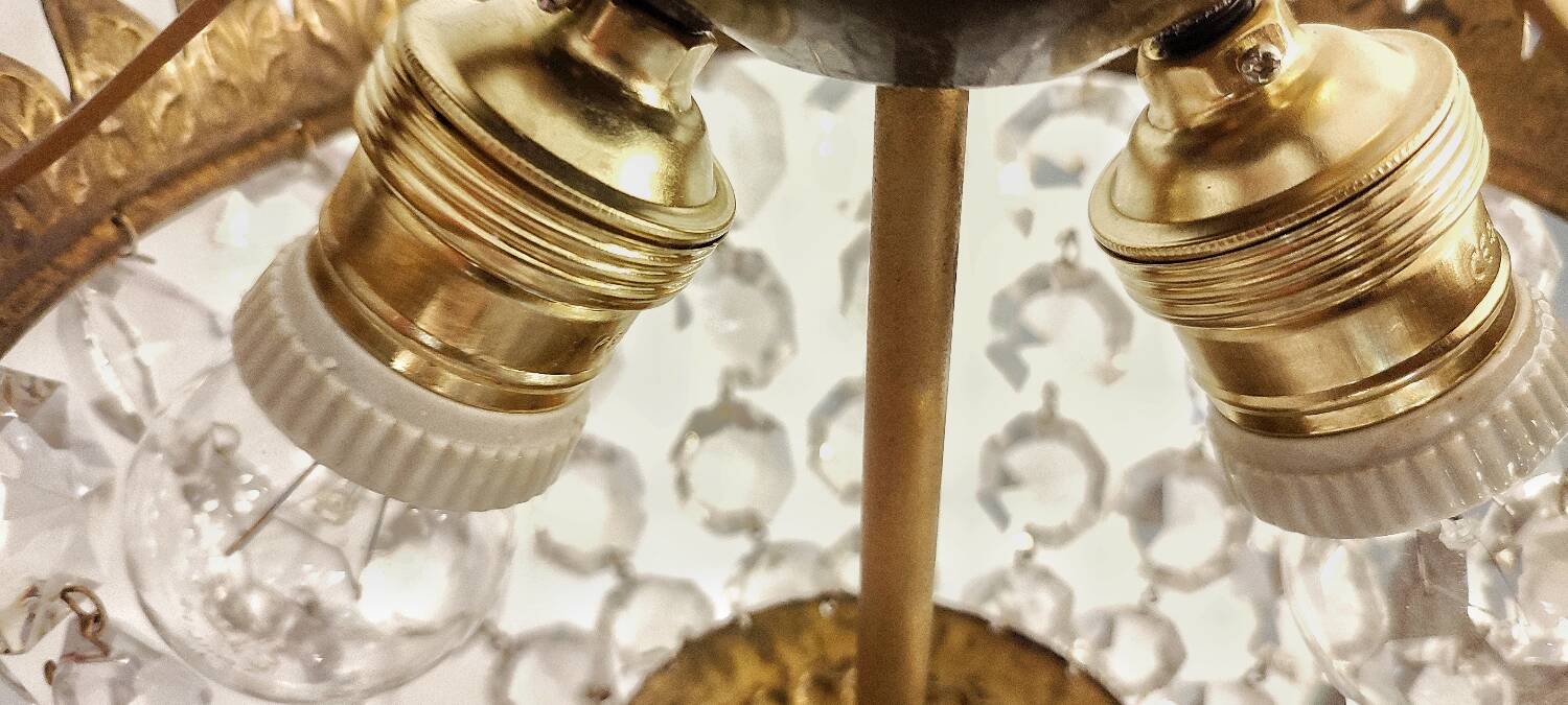 Plafonnier en cristal et laiton. Espagne, années 1950.