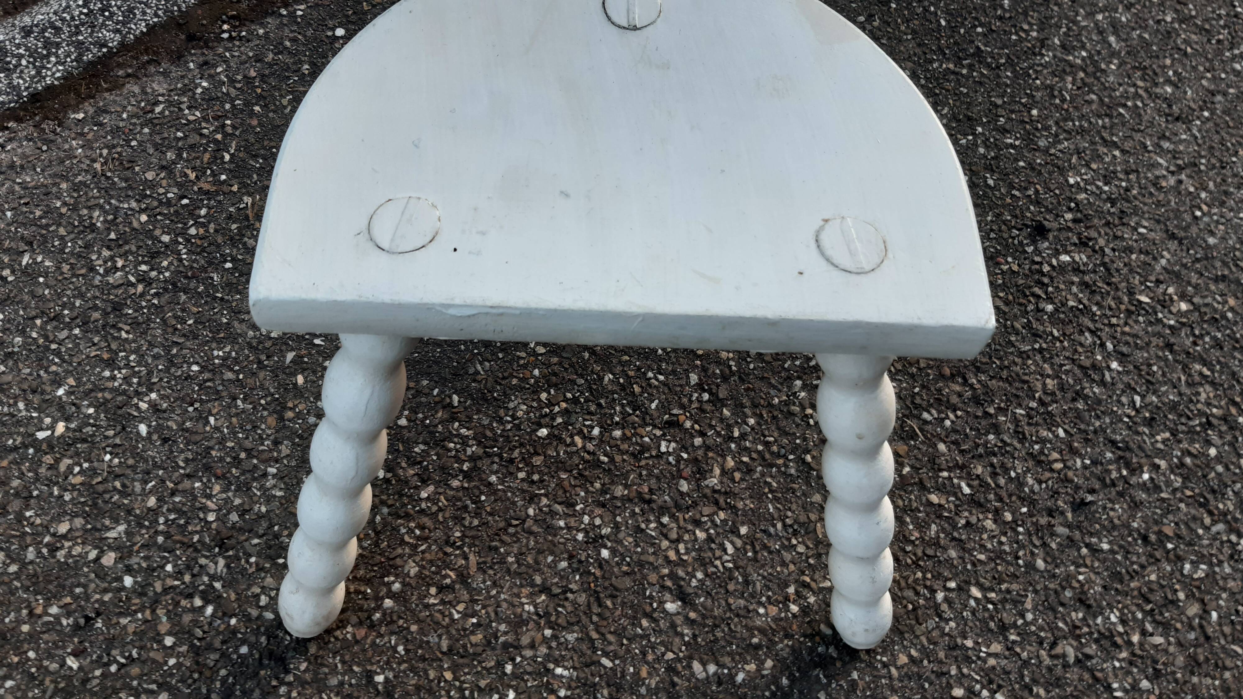 Duo of milking stools with turned legs.