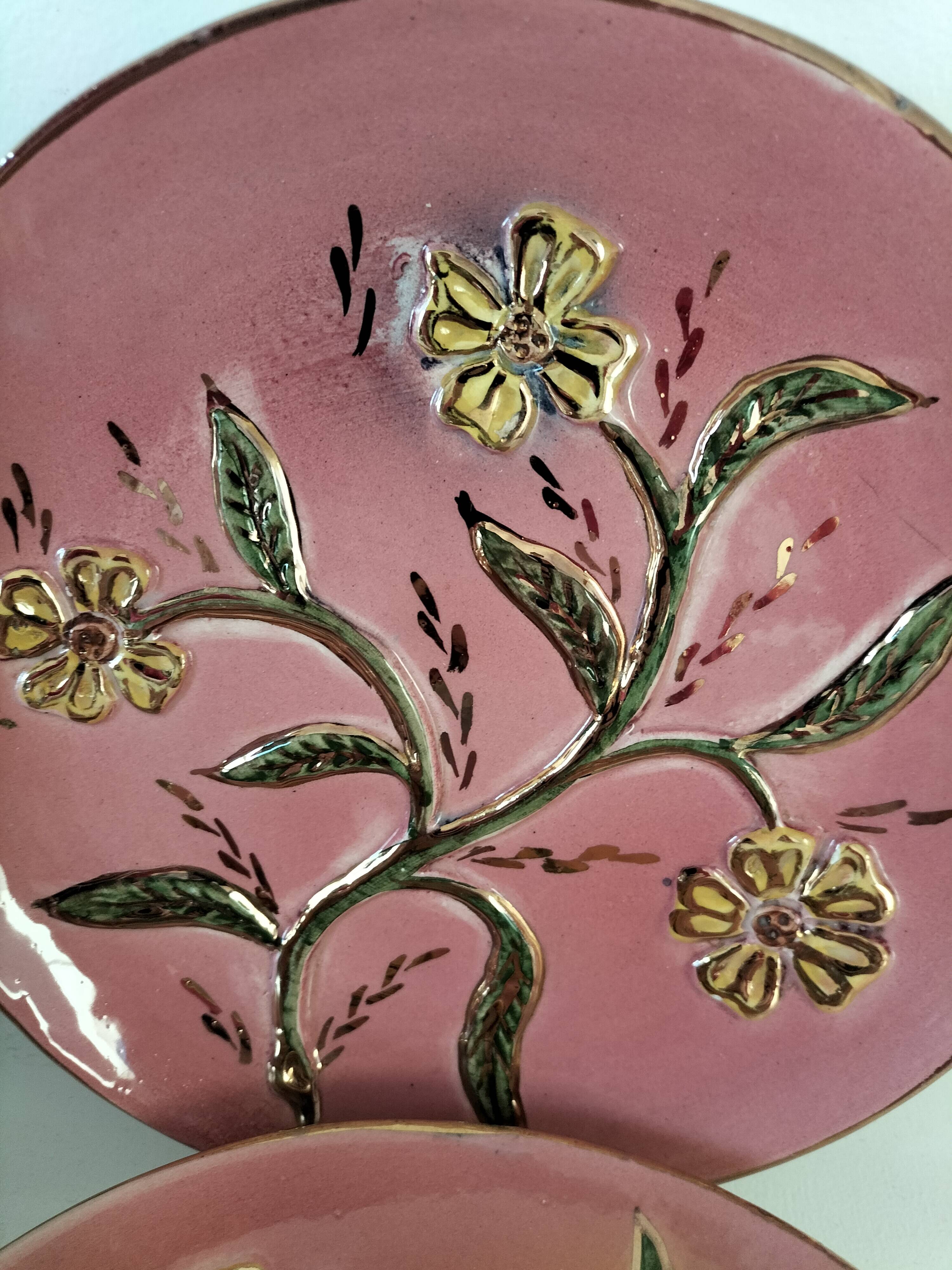 Barbotine style plates