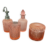 Ensemble de salle de bain en verre pressé rose vintage