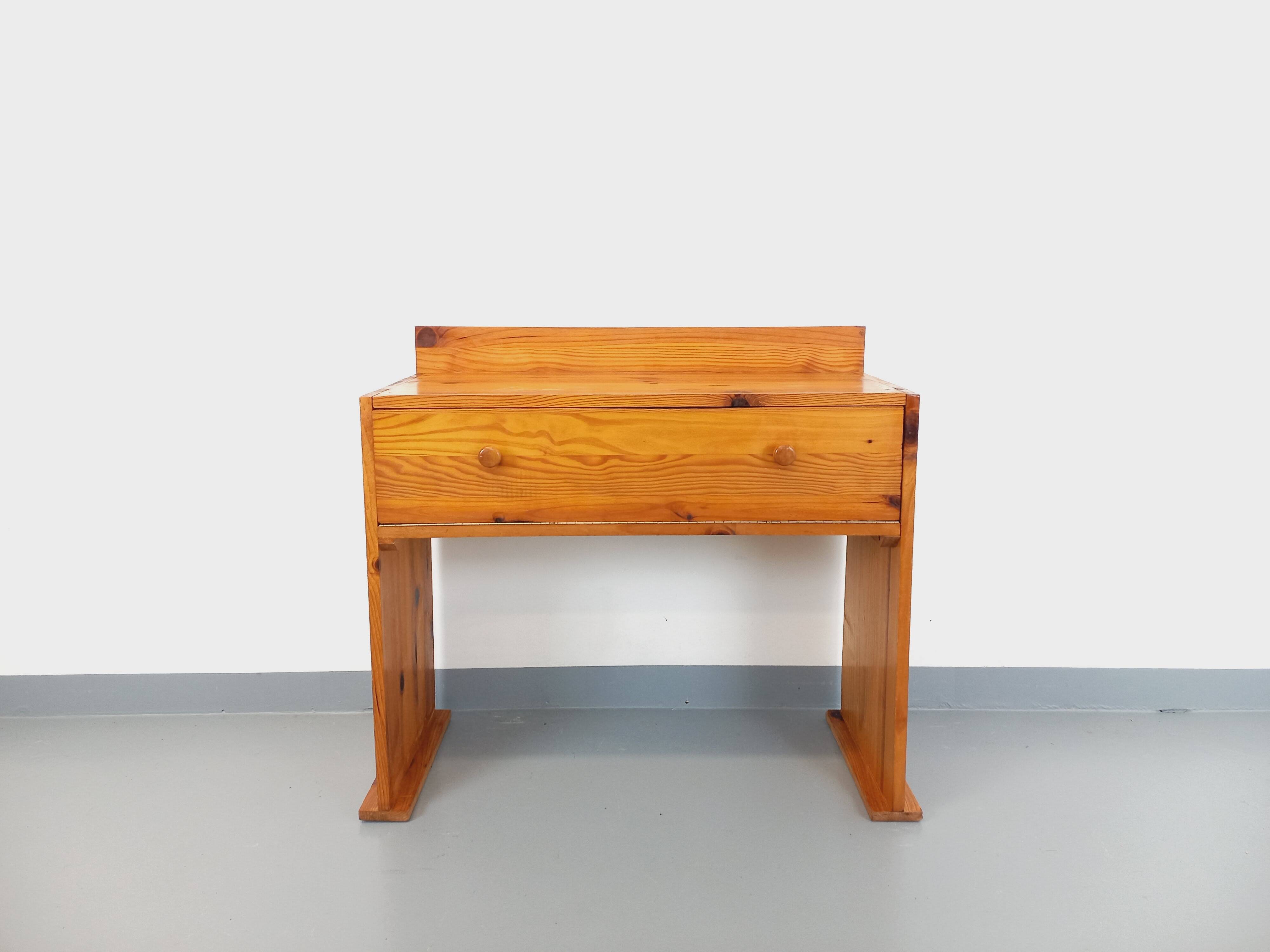 Vintage pine desk with sled legs from the 70s and 80s