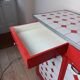 Meuble de métier , buffet parisien en tôle émaillé rouge et blanc