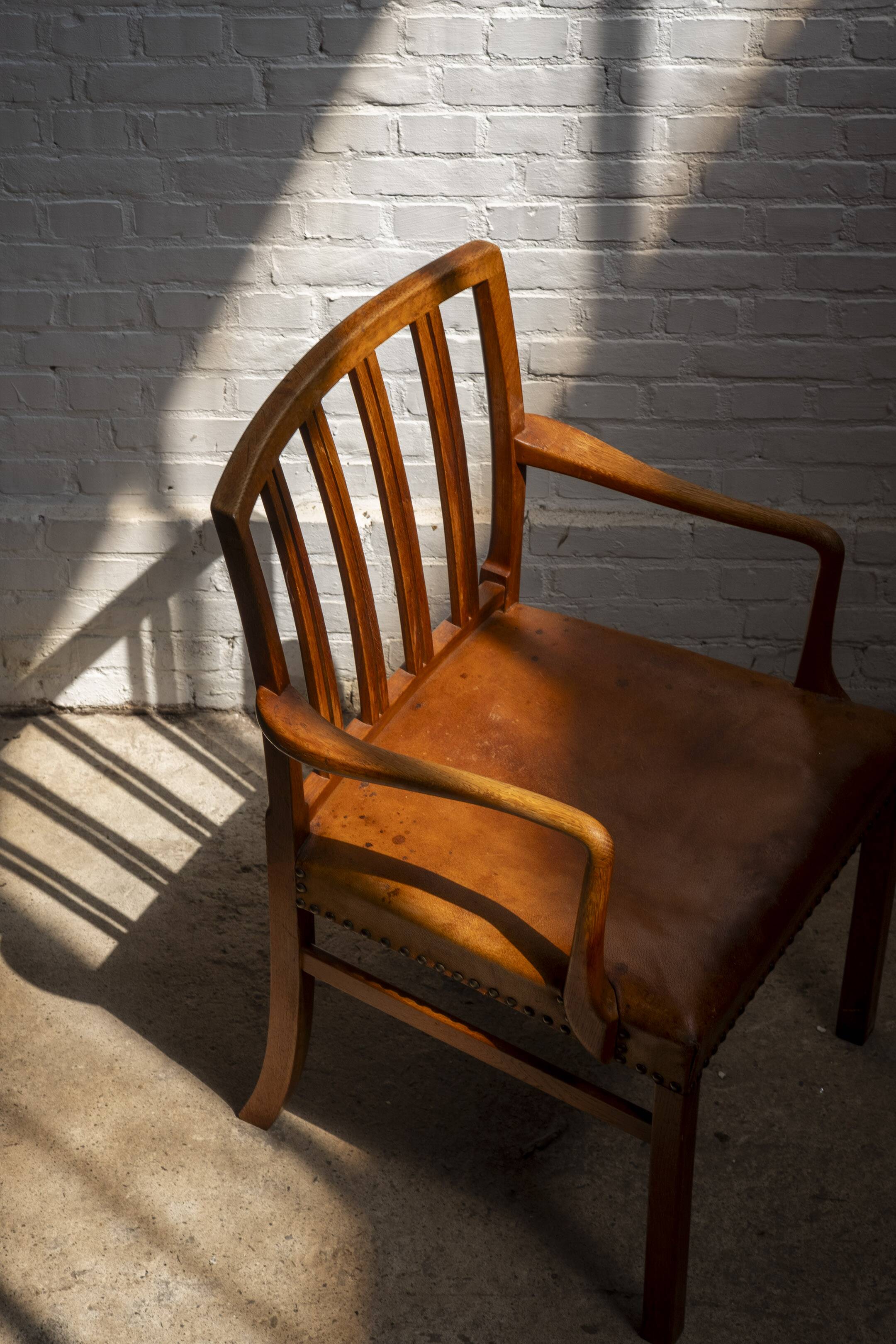 Ole Wanscher Model 1675 in Oak, Fritz Hansen, 1940s Denmark