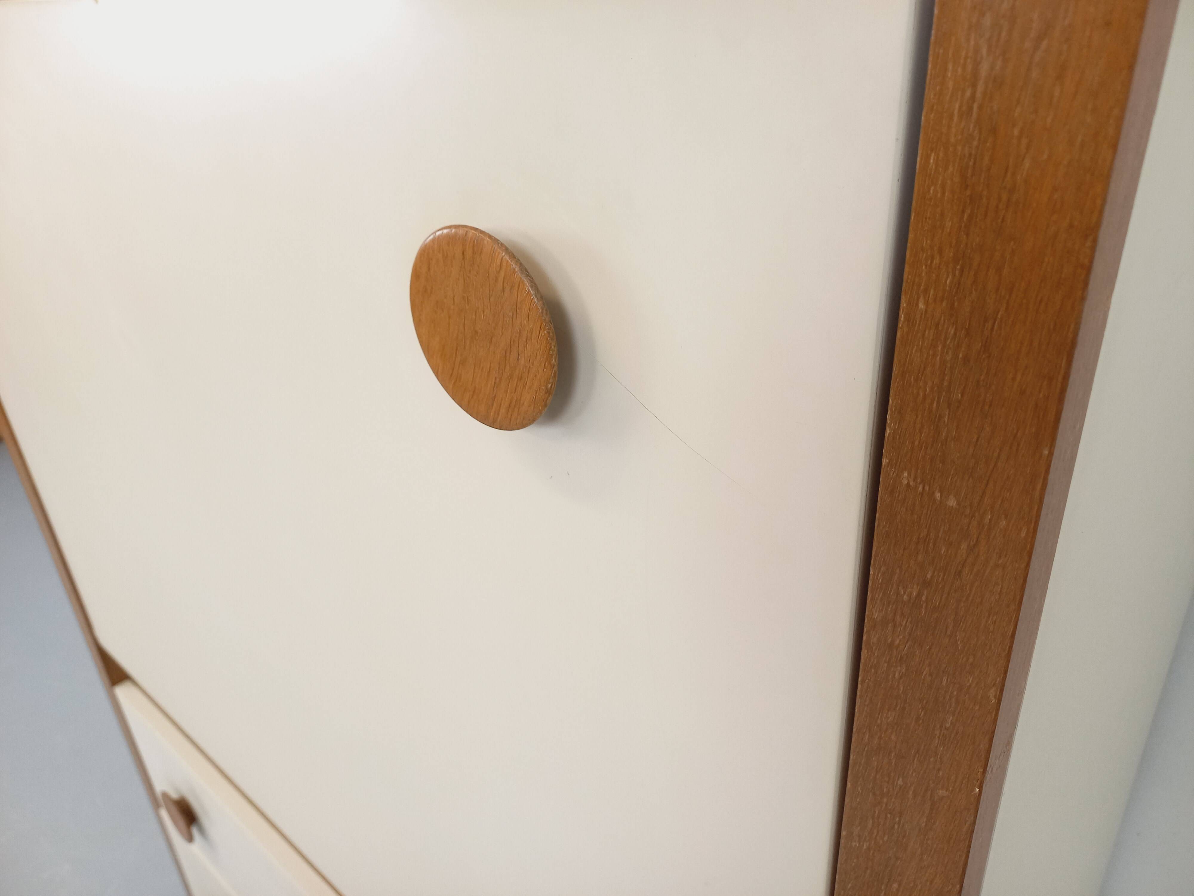Secrétaire meuble de rangement vintage en bois de chêne et mélaminé blanc