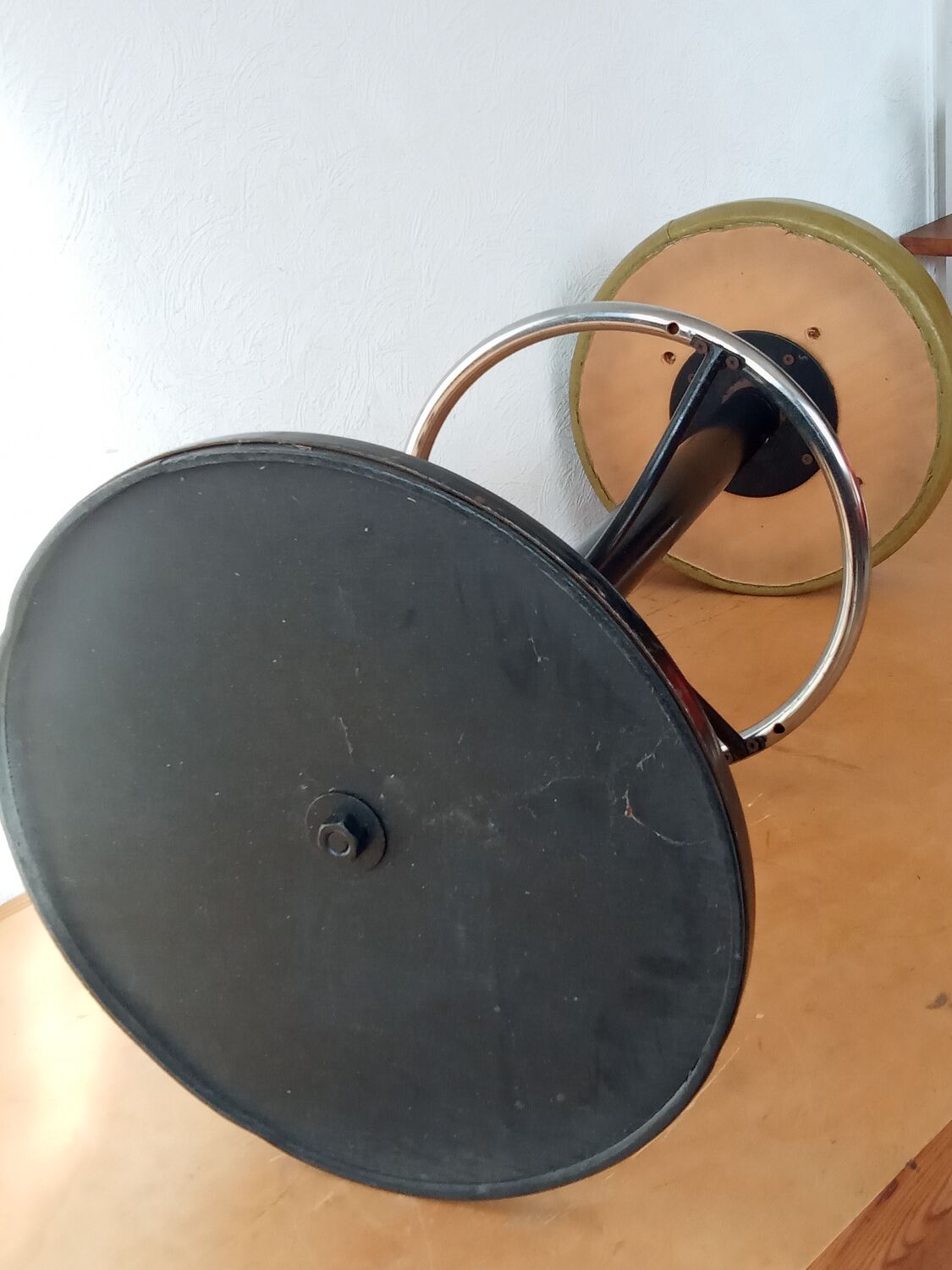 Pair of 60s tulip foot bar stools