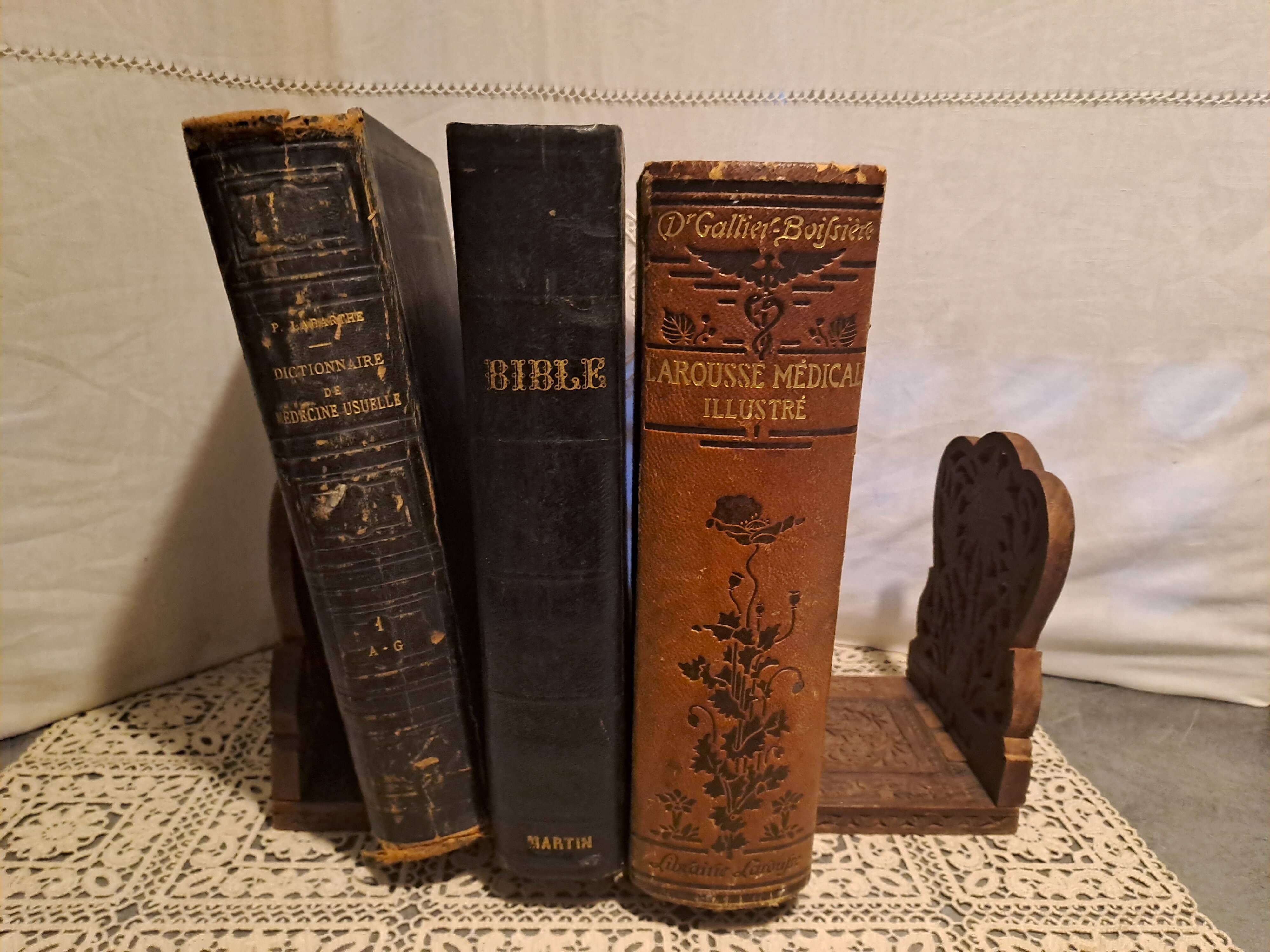 Book support to pose extendable and foldable in wood of the islands carved 1980s