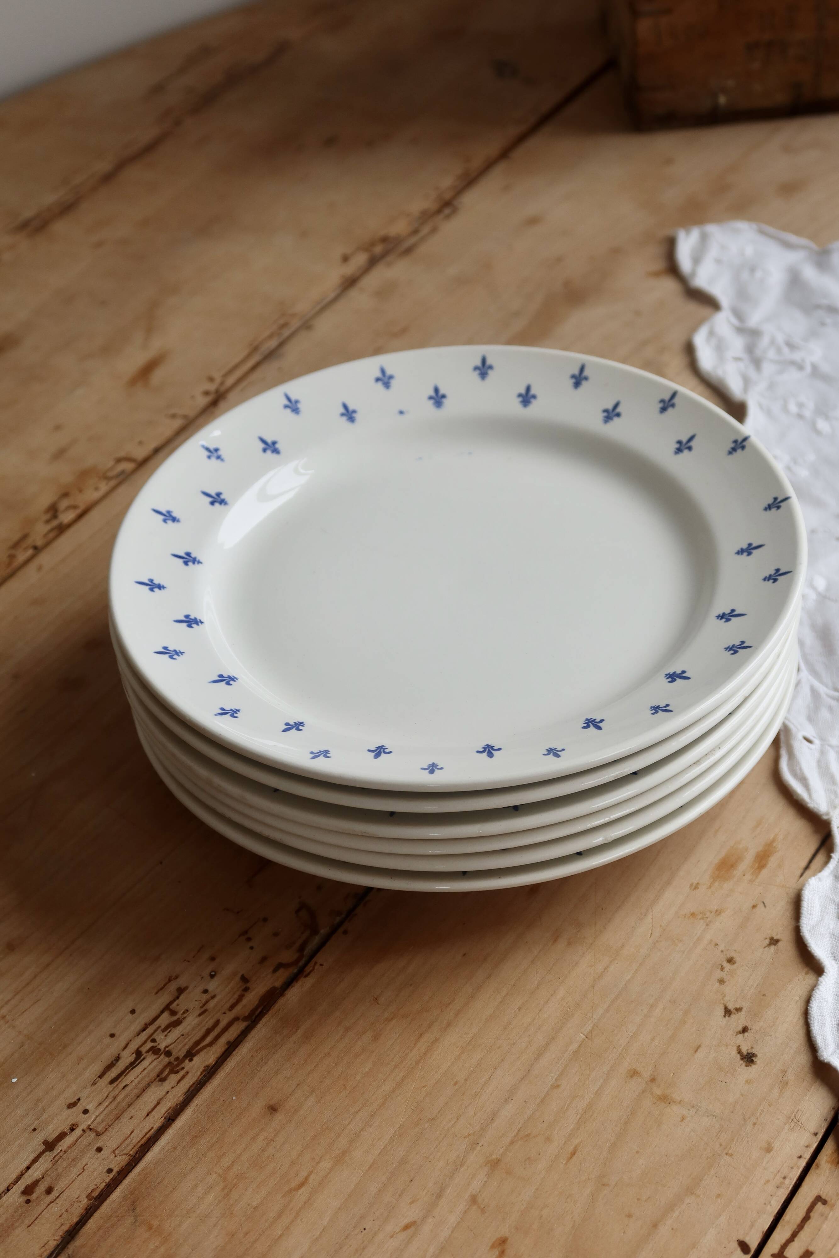 6 vintage dessert plates in white earthenware – blue fleur-de-lis decoration