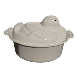 cast iron casserole dish, le Creuset duck, 1960