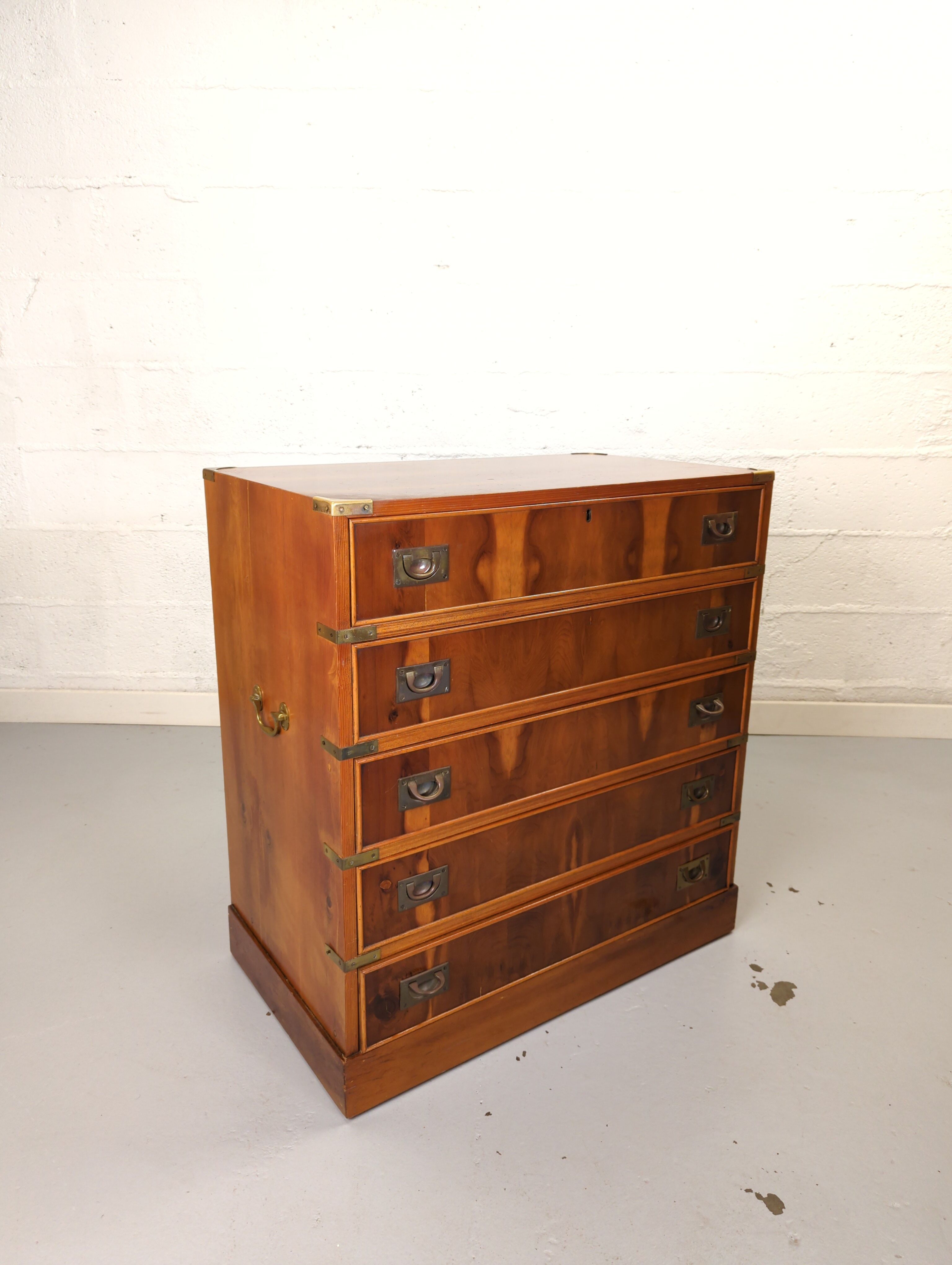 Commode marine secretary