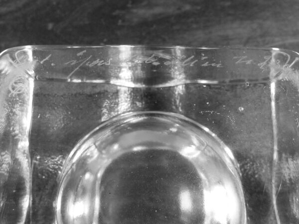Cendrier sculptural en verre clair, modèle Puzzle, design Bertil Vallien, B