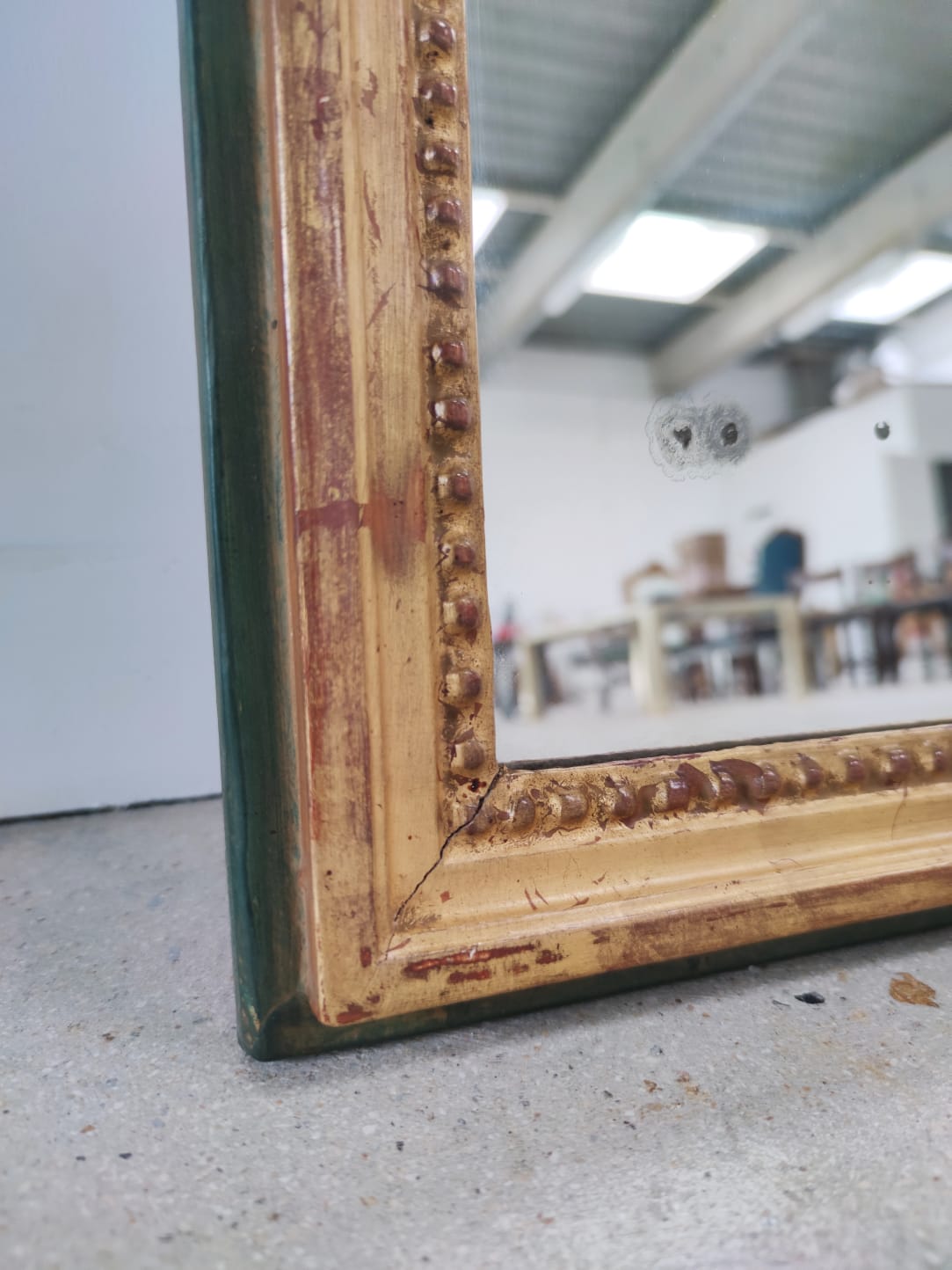 Rectangular foot mirror with pearl mesh
