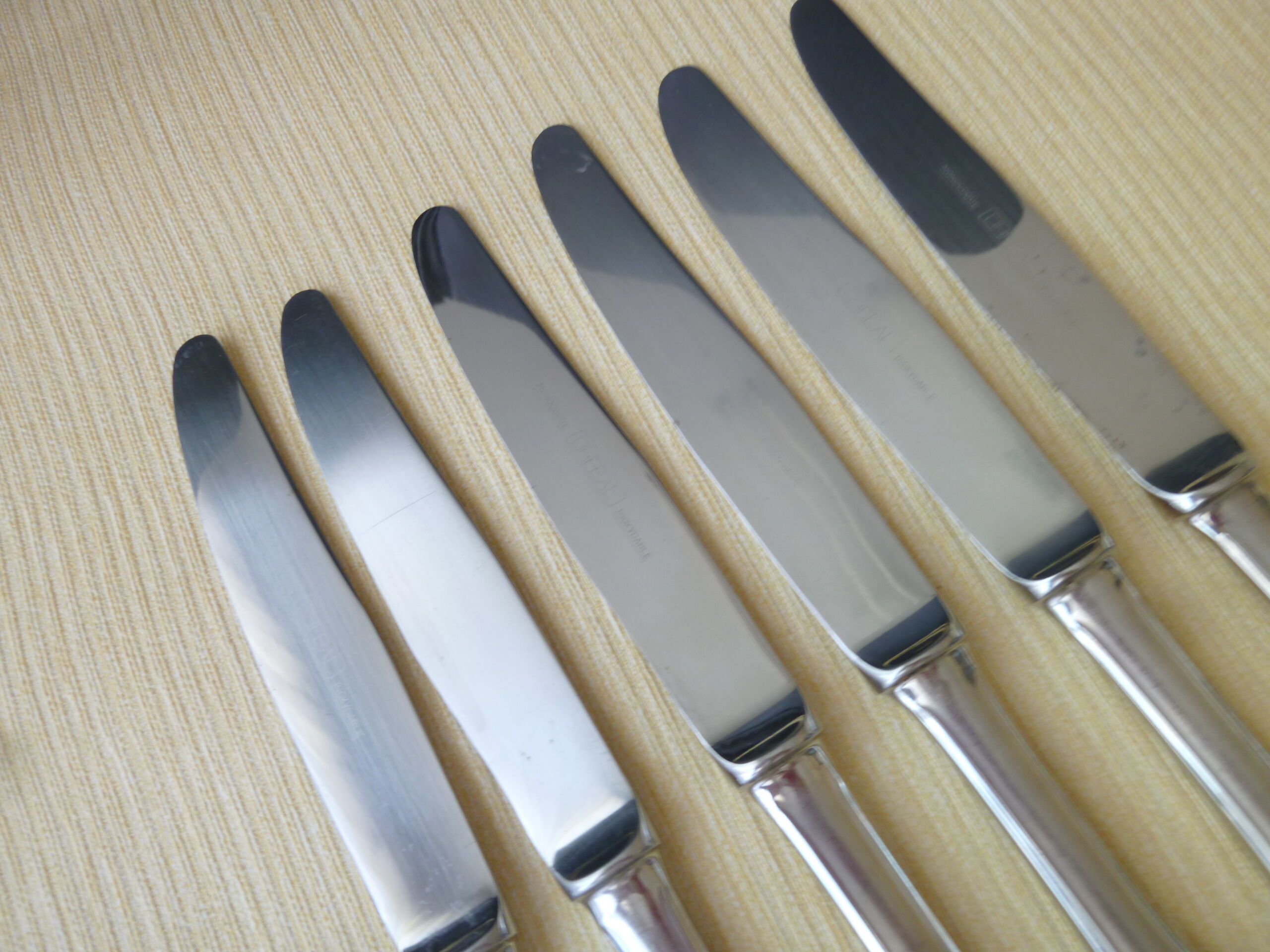 Set of 6 Christinox Christofle table knives shell model