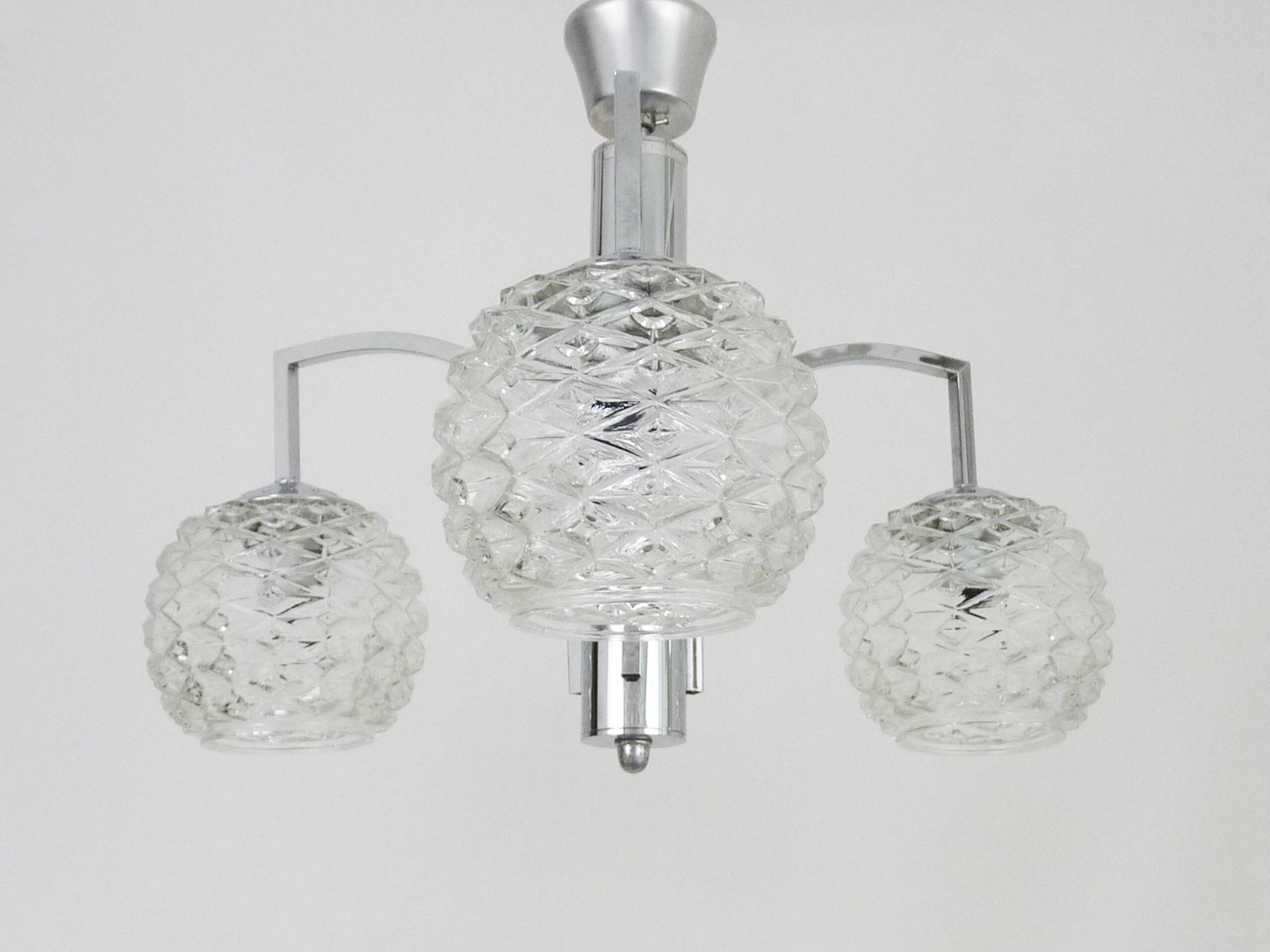 Italian Targetti Sankey chandelier in chrome metal with 3 lights. 70s