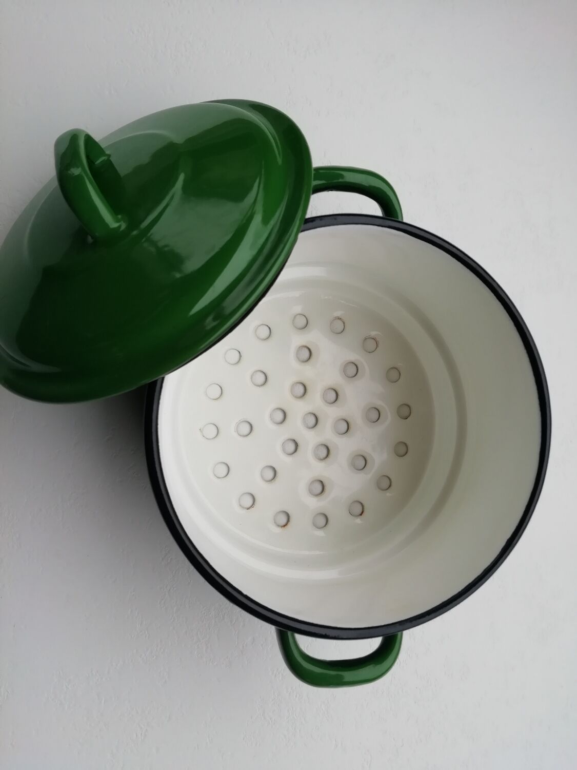 Enameled sheet metal casserole dish