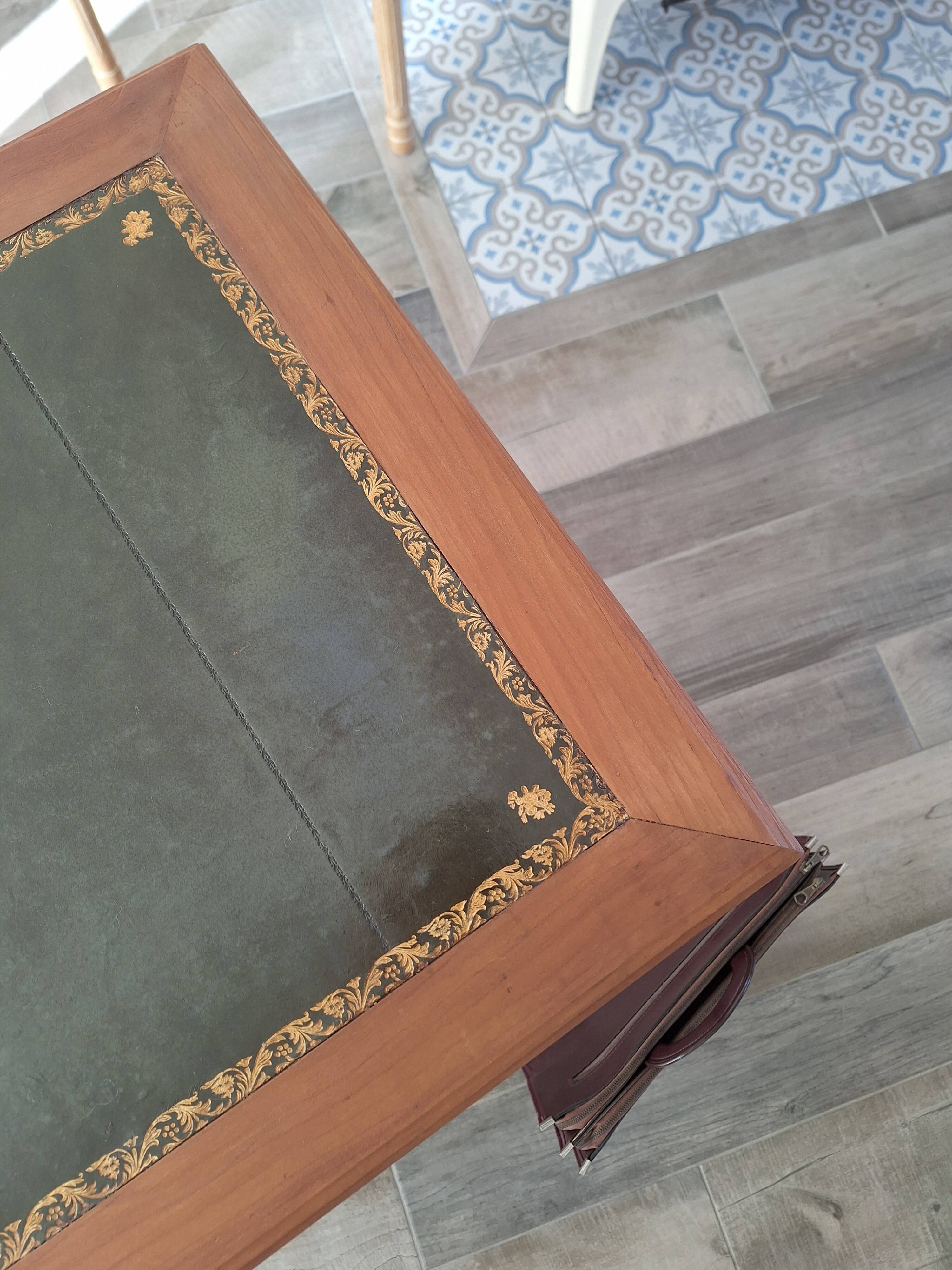 Extendable desk in solid wood in Louis XVI style