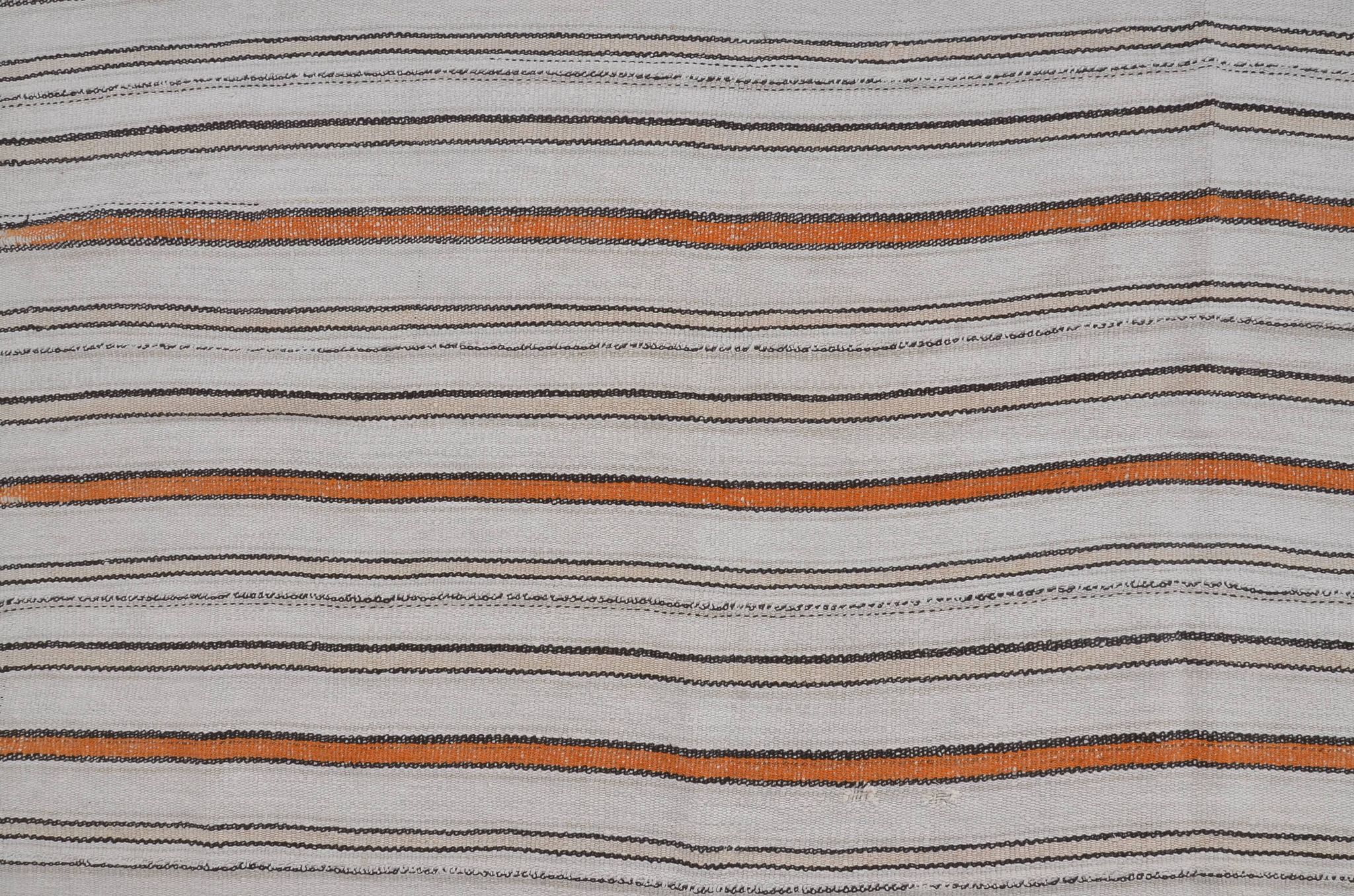 Tapis Kilim en chanvre d'Anatolie à rayures, référence 3681