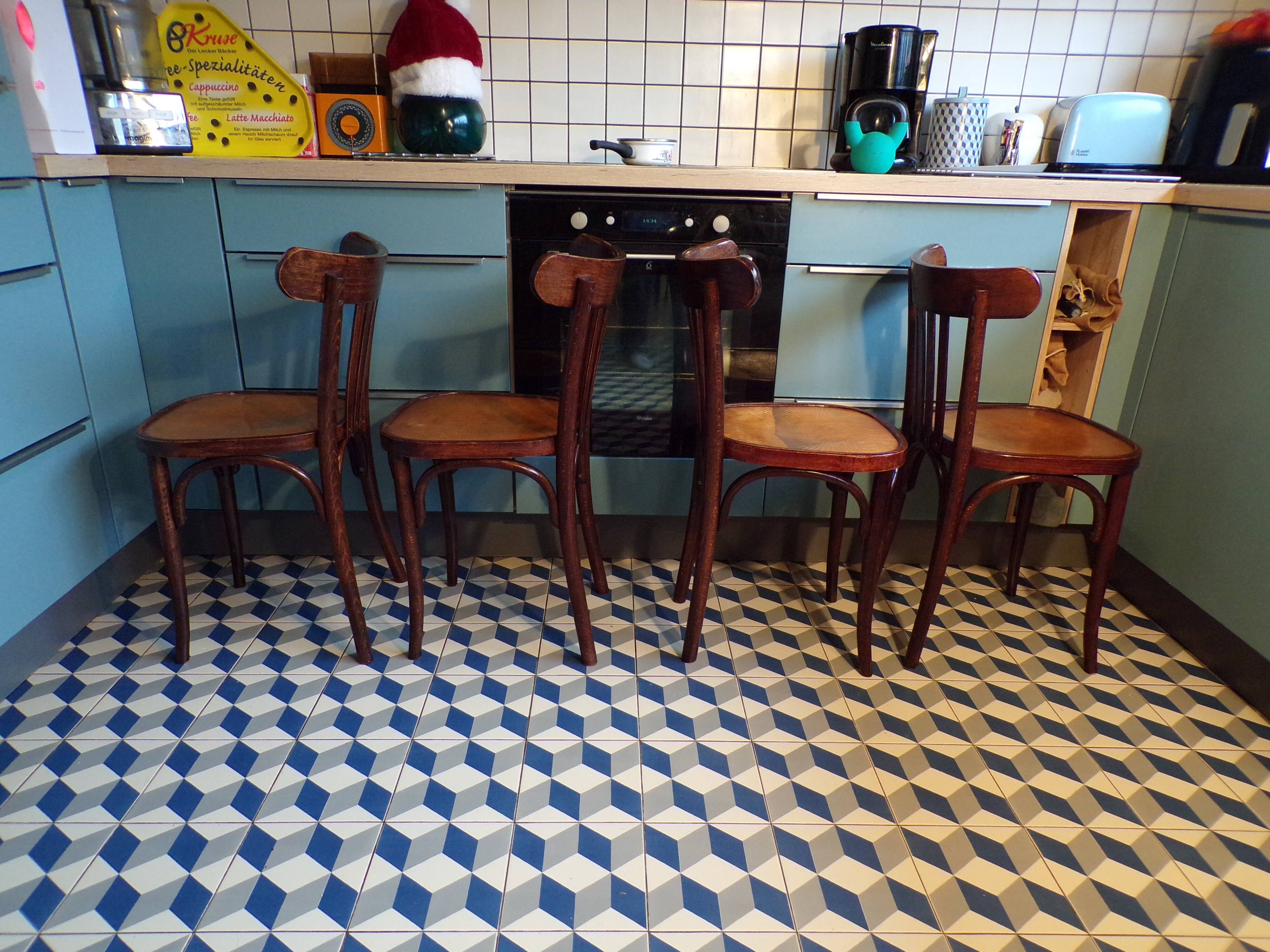 4 chaises de bistrot vintage