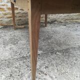 Closing table a drawer