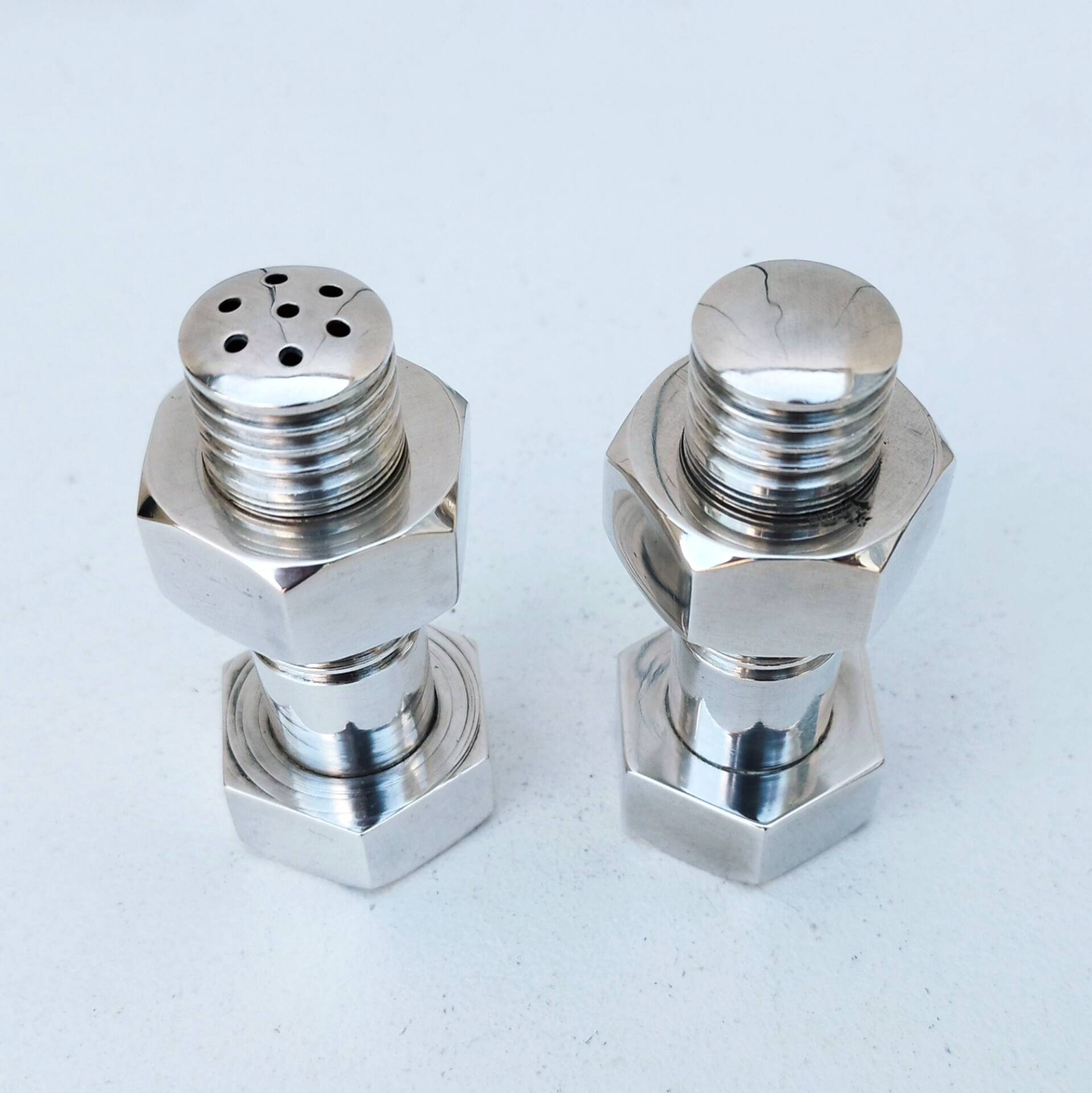 Salt shaker pepper mill silver metal bolt. vintage