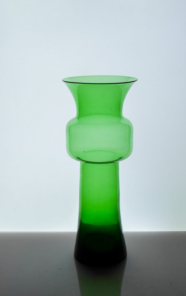Large green Tang-Li vase by Morales Schildt for Kosta