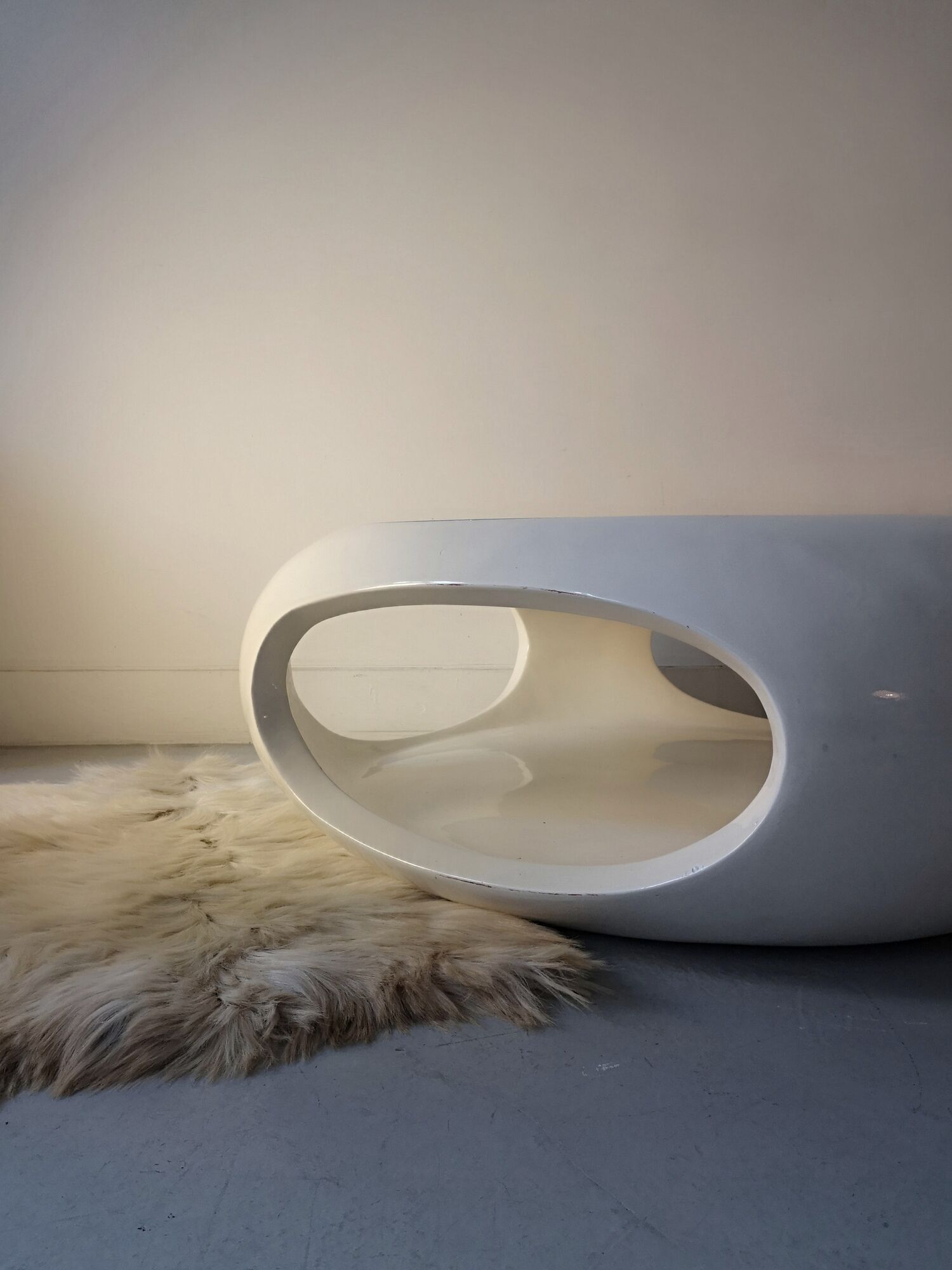 Luigi Colani space age table in white fiberglass and glass, 1970