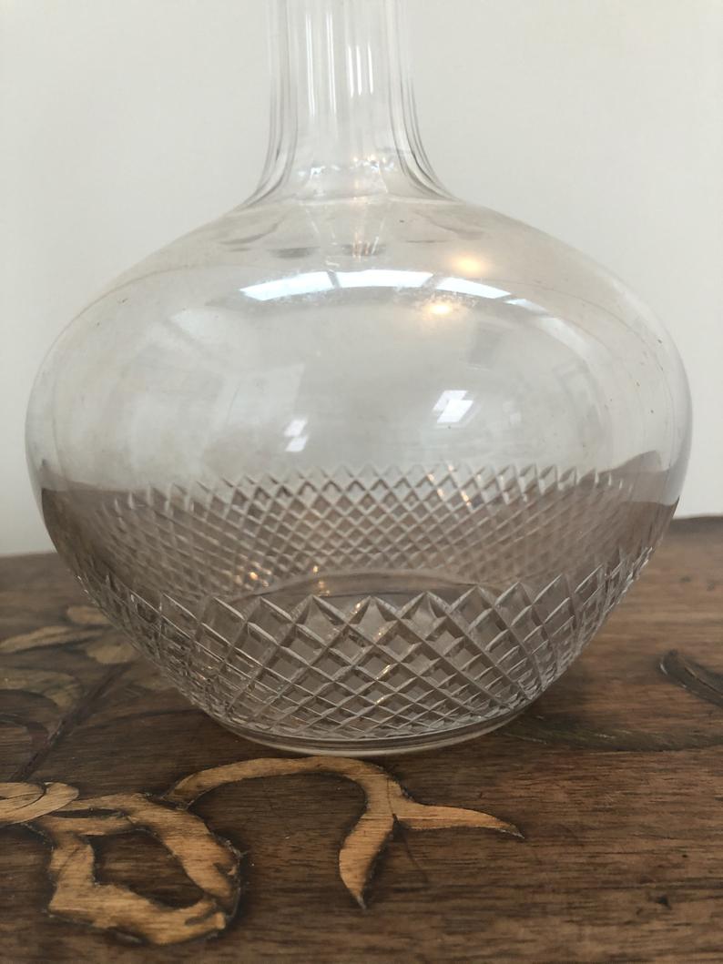Carafe française en verre ciselé