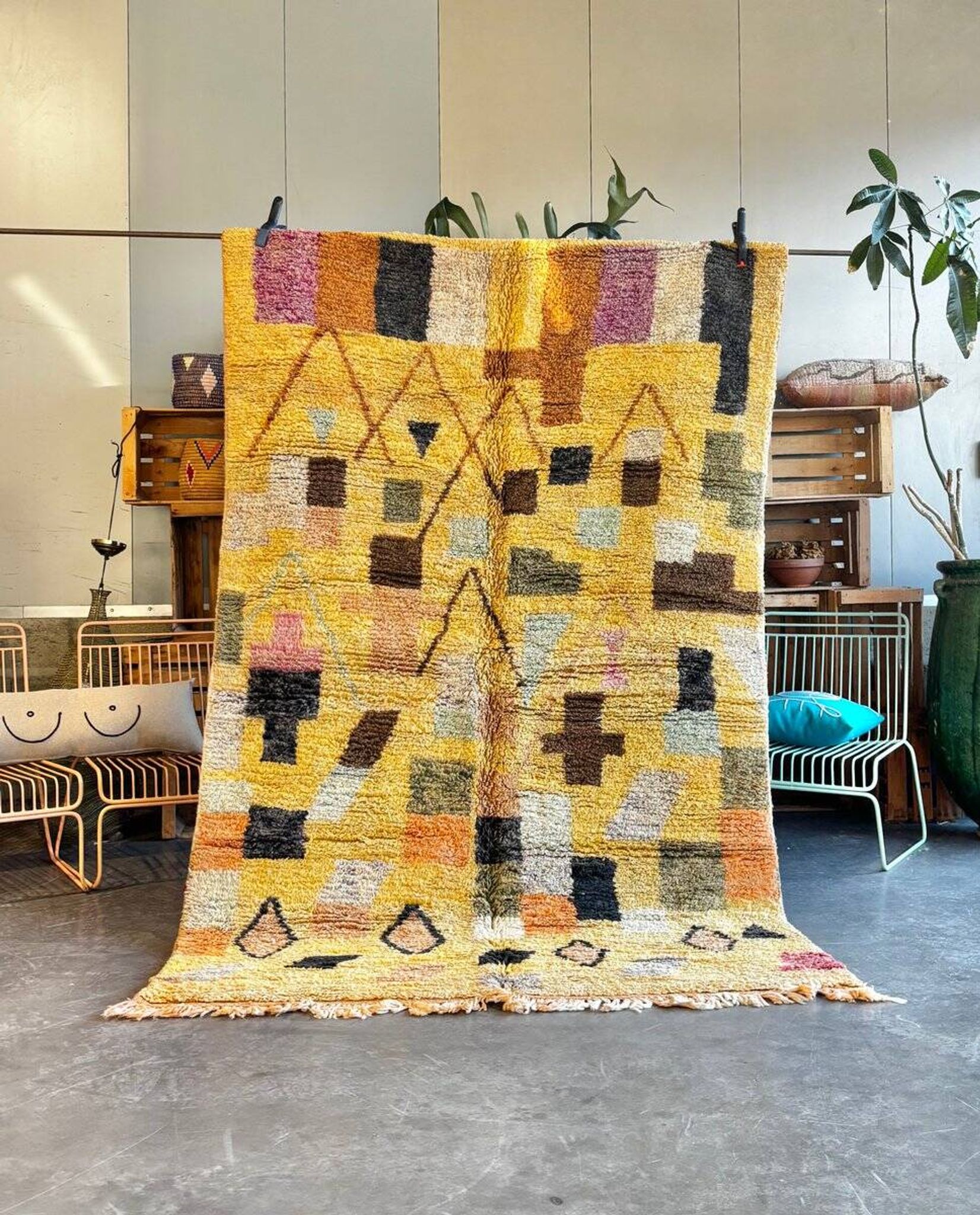 Tapis jaune moderne berbere marocain en laine