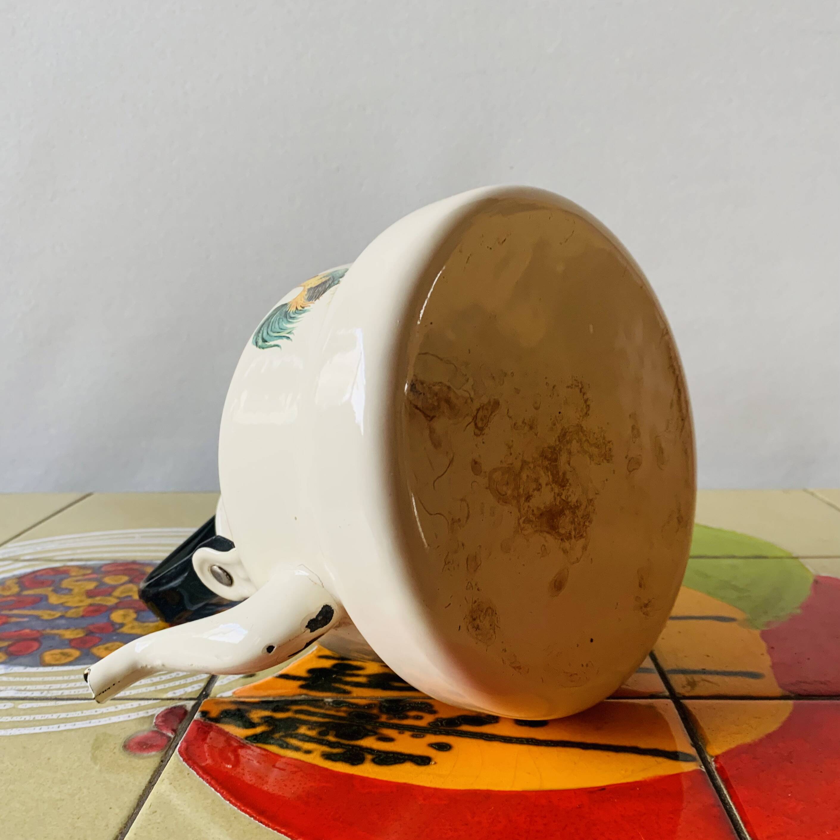 Vintage enameled sheet metal kettle - rooster decor