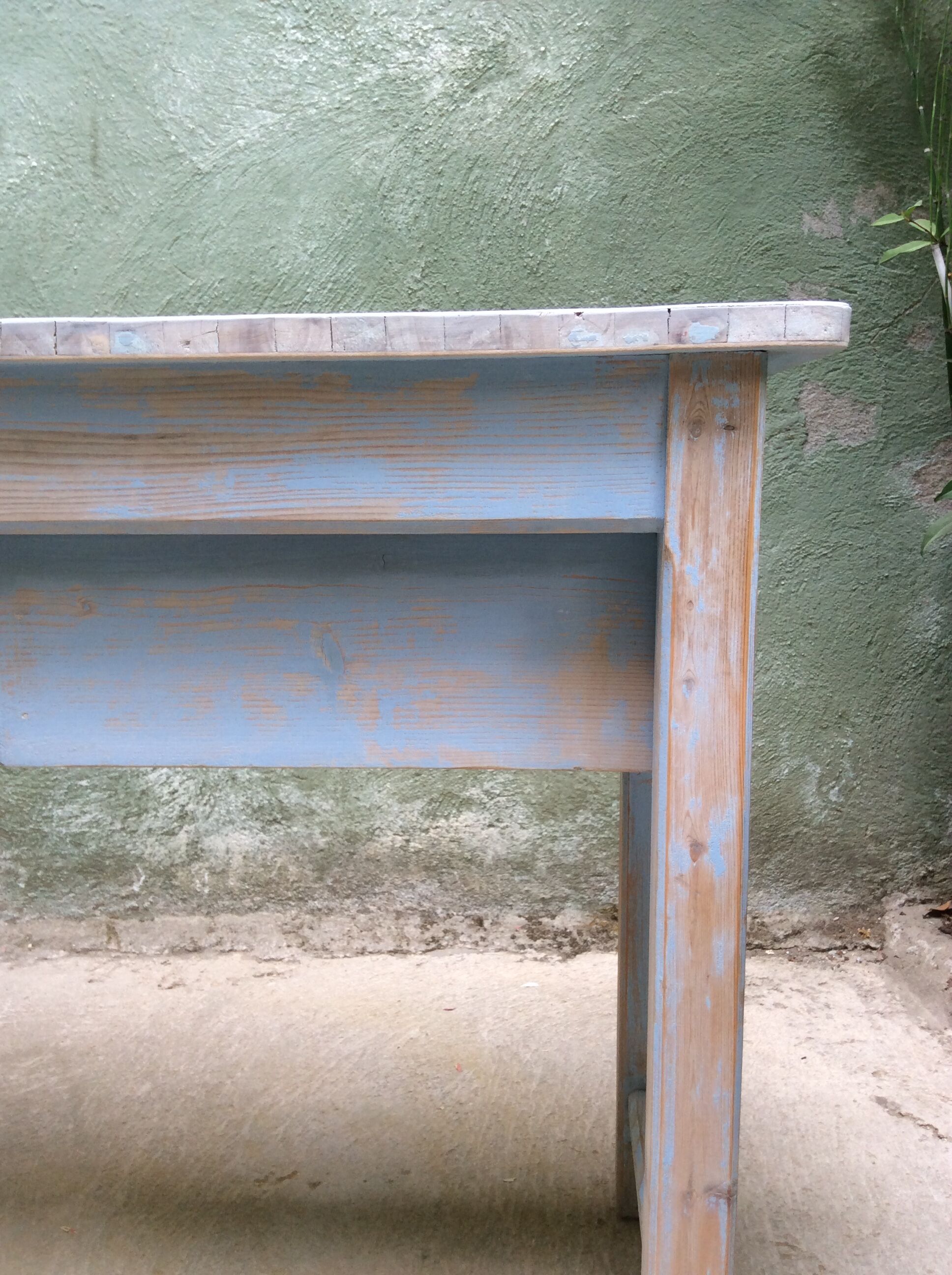 Small set-up with drawers