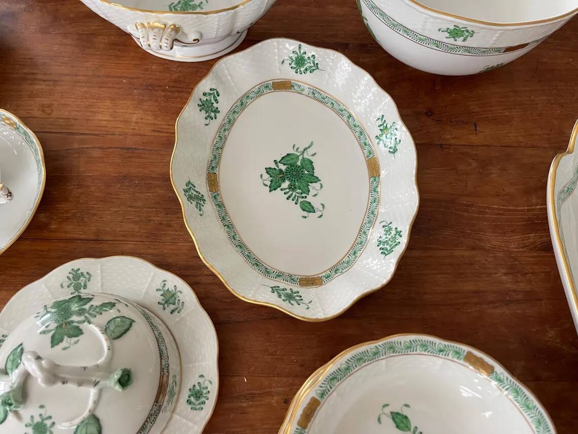 Gorgeous Herend Hungary Apponyi Chinese Bouquet Green Complete Dinner, Brea
