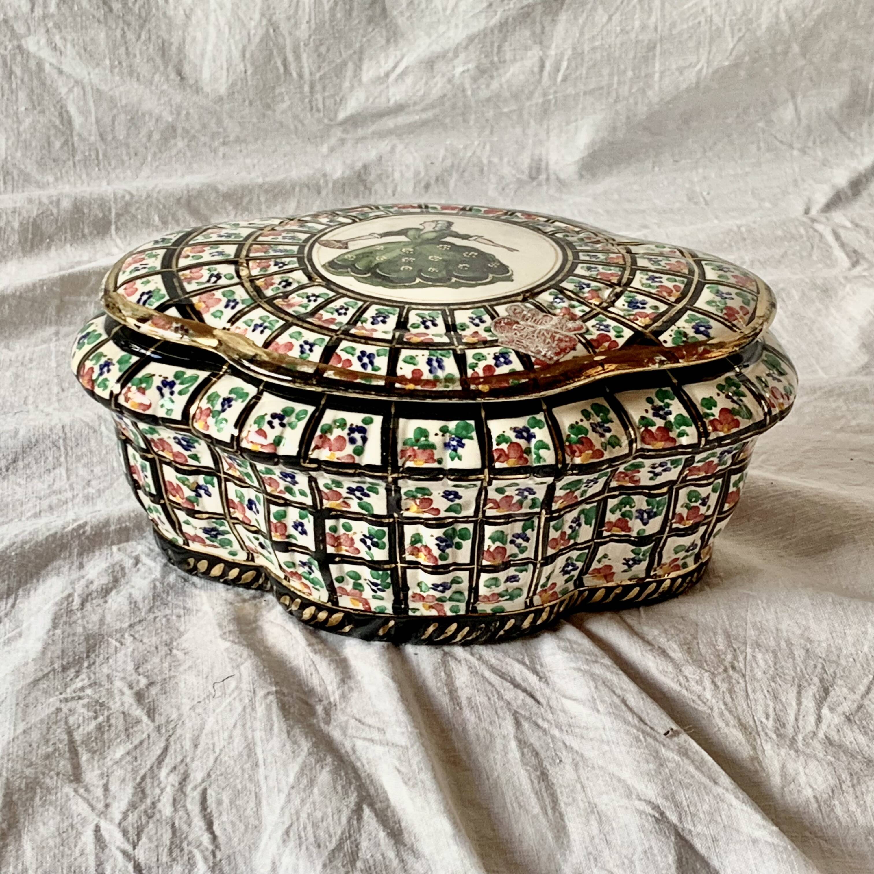 Vintage Hubert Bequet porcelain candy box - Louis XV series - 1950