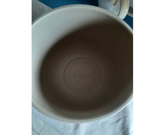 Ceramic pot cover.