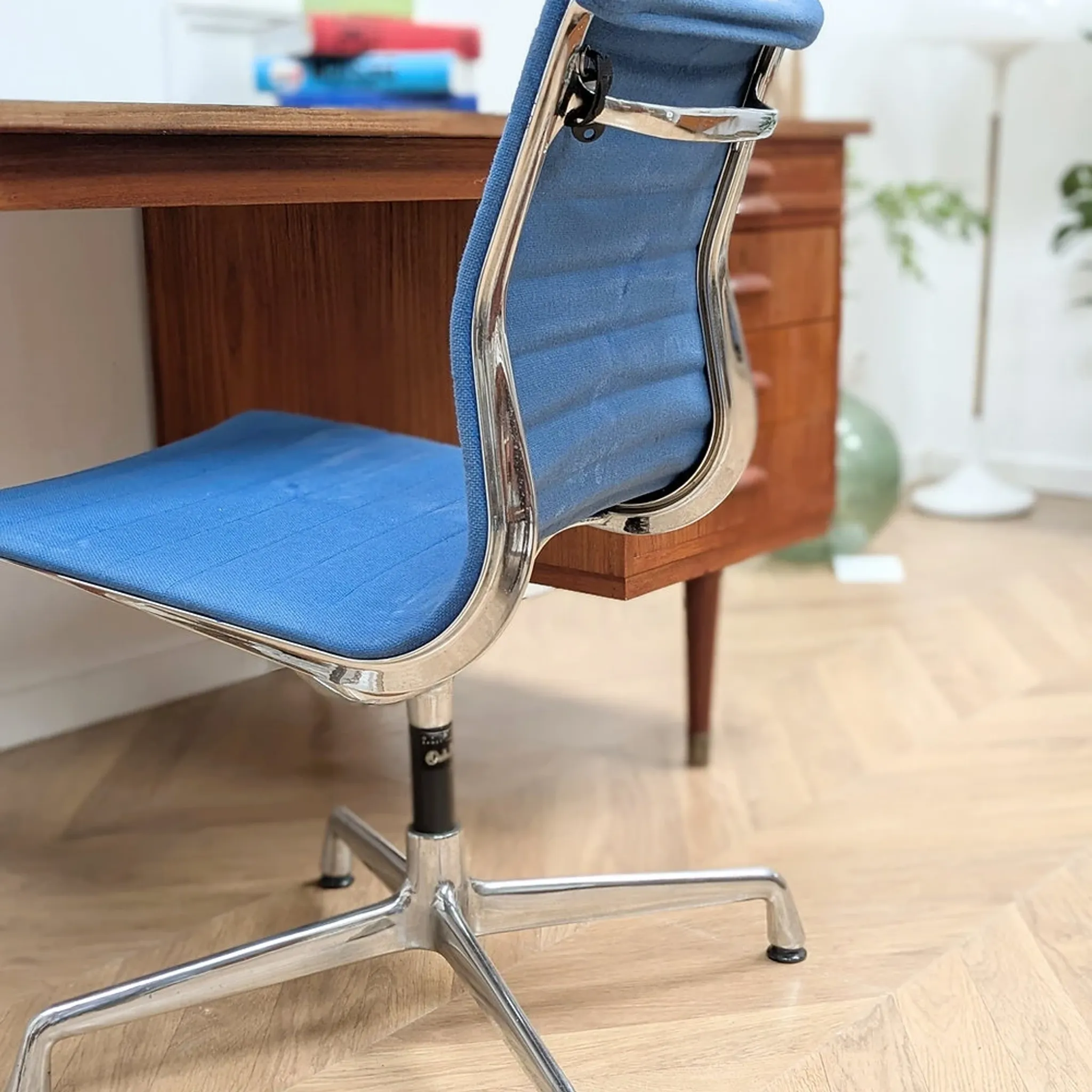 Eames office chair for Vitra, aluminium and blue fabric