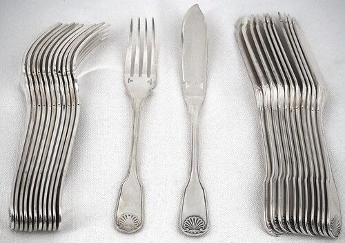Christofle Vendôme 12 fish cutlery sets, 24 pieces, silver-plated metal, in excellent condition.