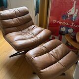 Fauteuil et ottoman en cuir camel