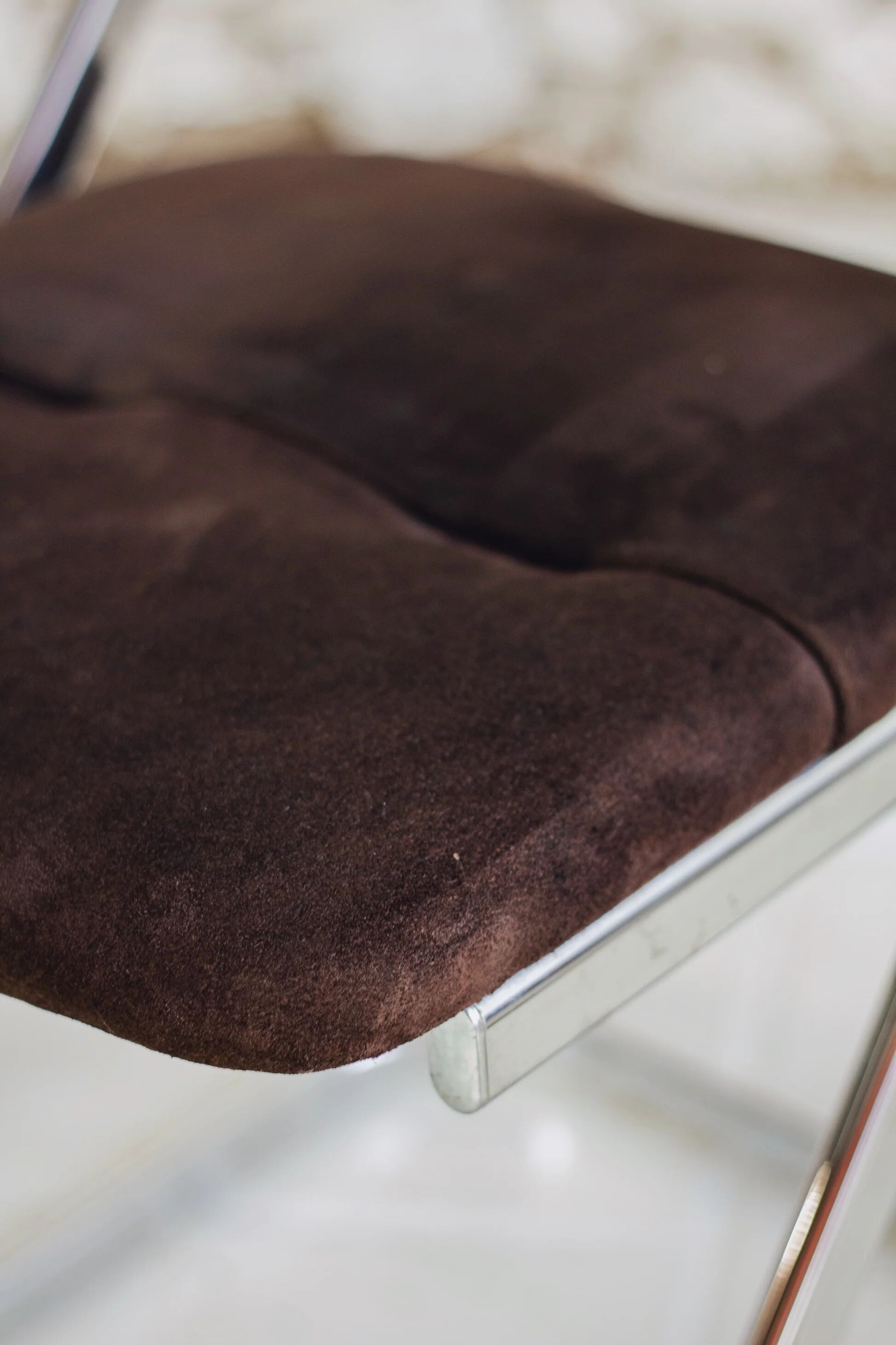 5 tubular chairs in suede and chrome by Roche Bobois, 1970.