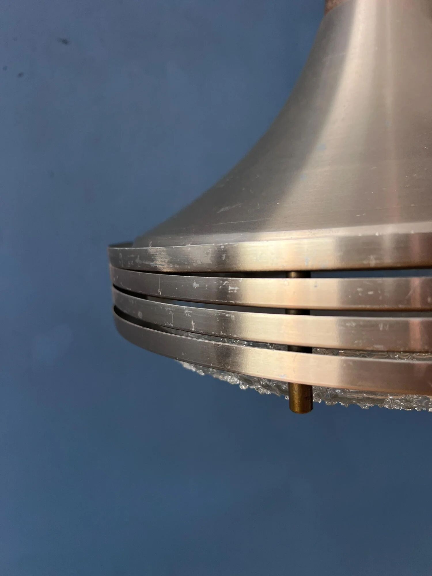 Suspension en verre et aluminium brossé de style mid-century