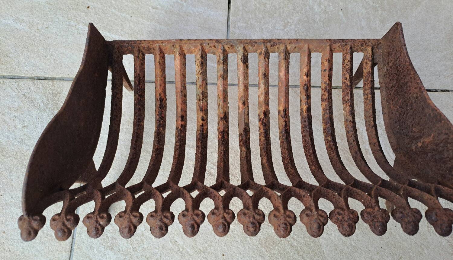 Cast iron log holder