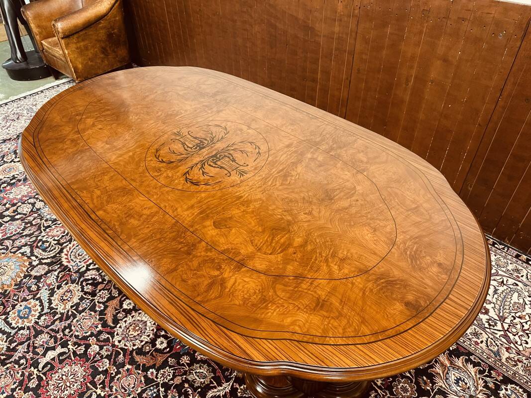 Table à manger antique en bois de loupe italienne