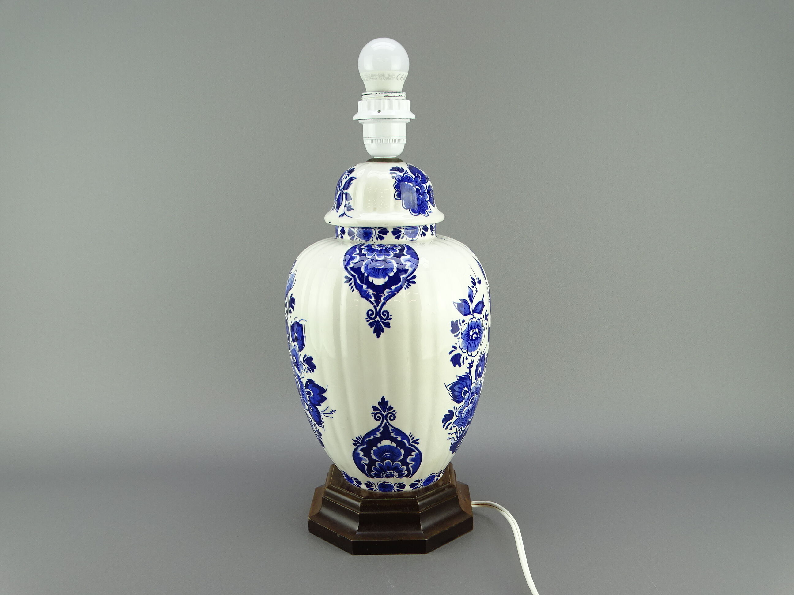 Bedside lamp in Delft earthenware