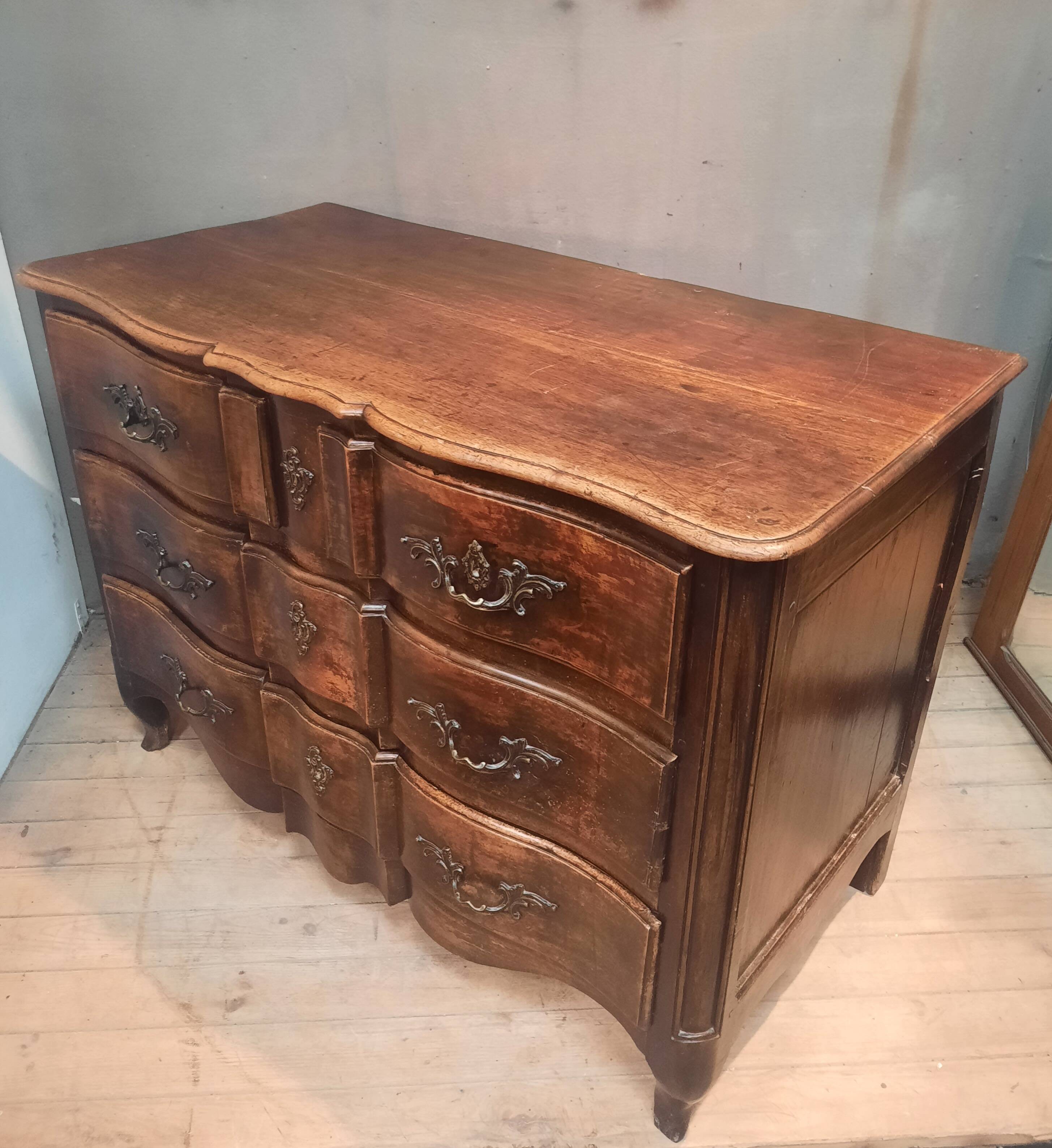Commode d epoque Louis XV en bois massif