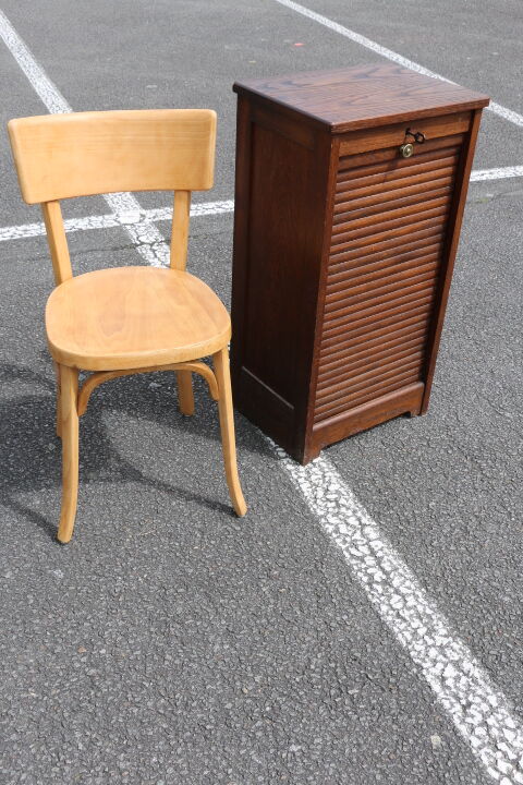 Dark single curtain cabinet