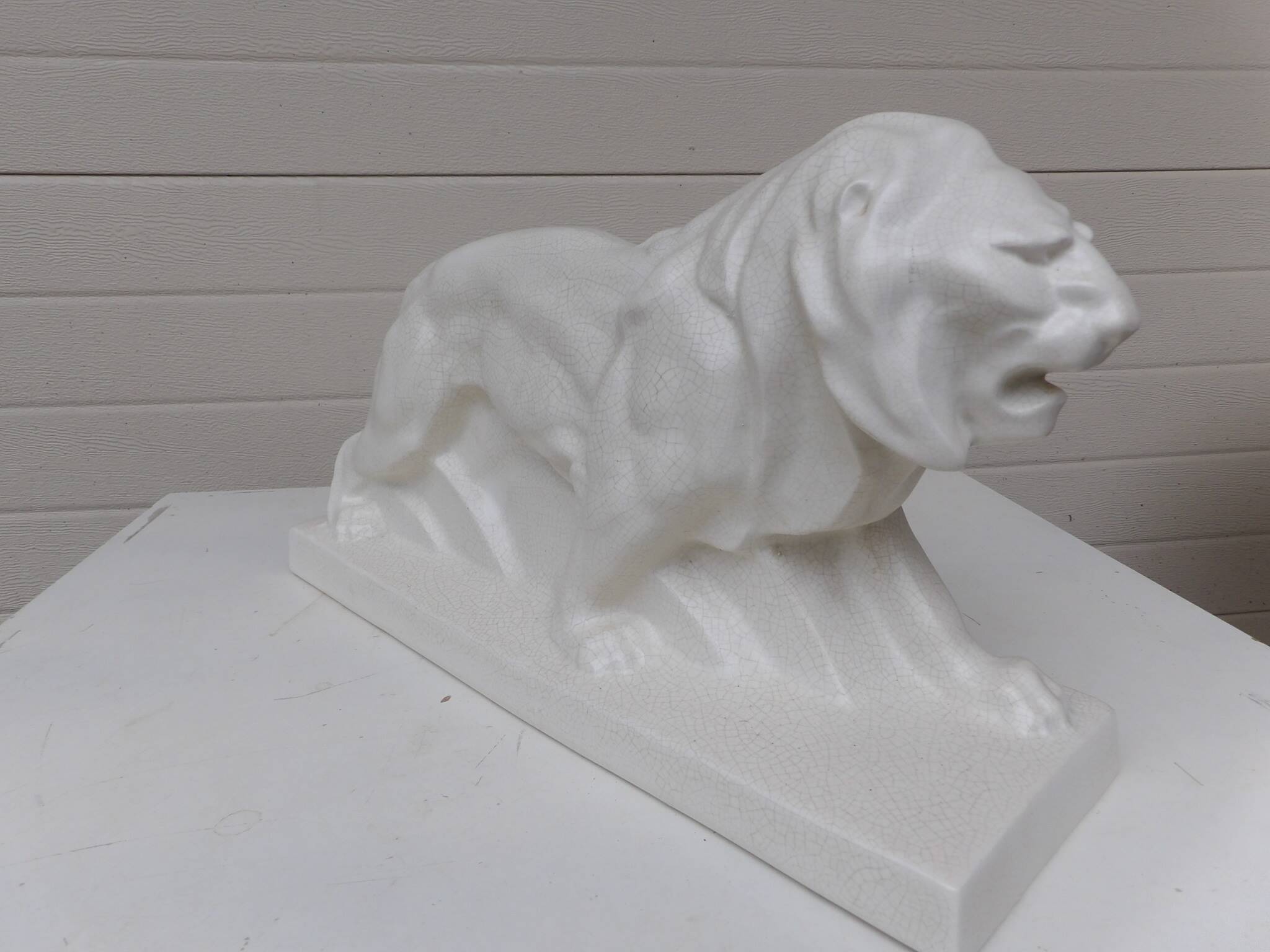 Cracked ceramic lion