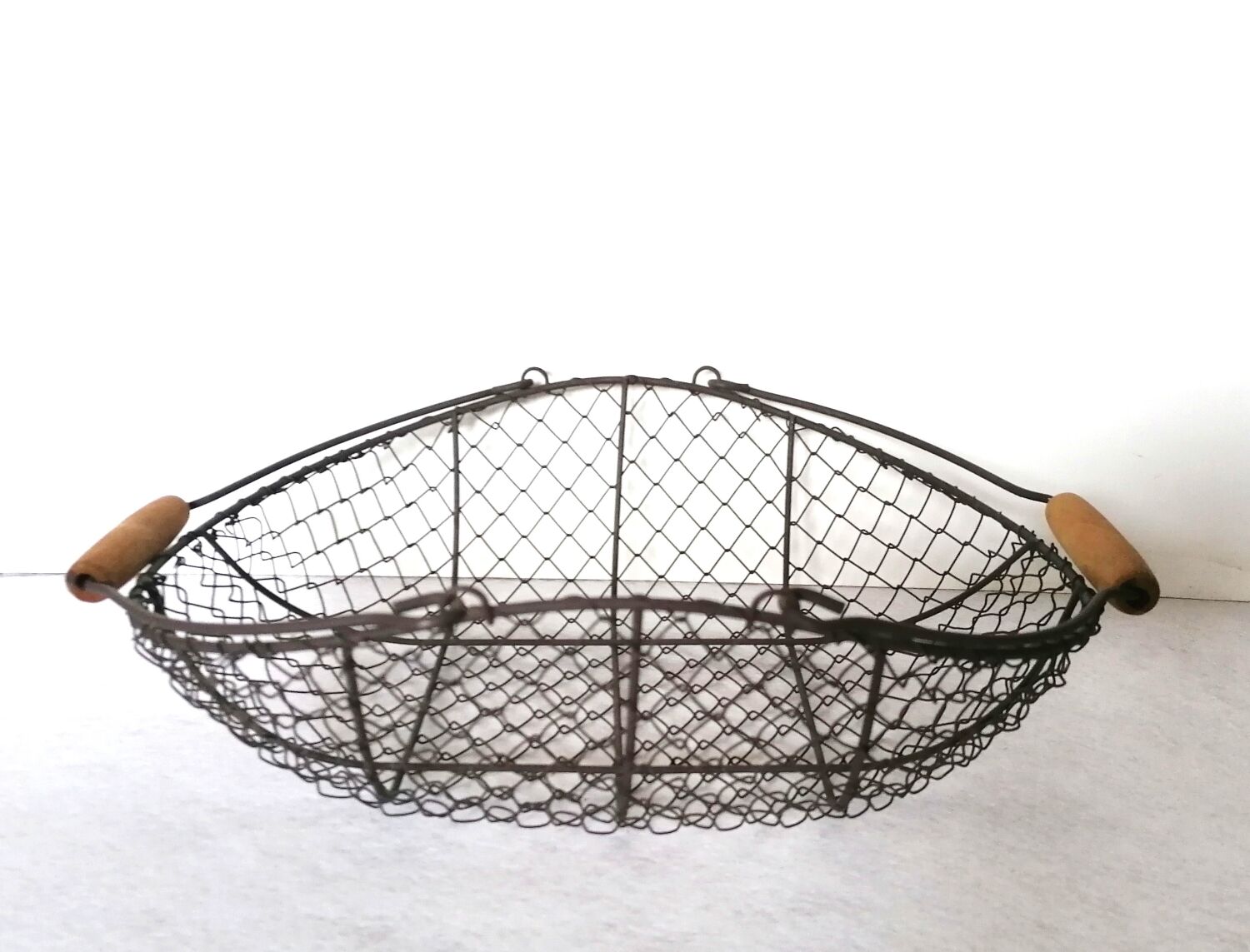 Basket wire mesh metal